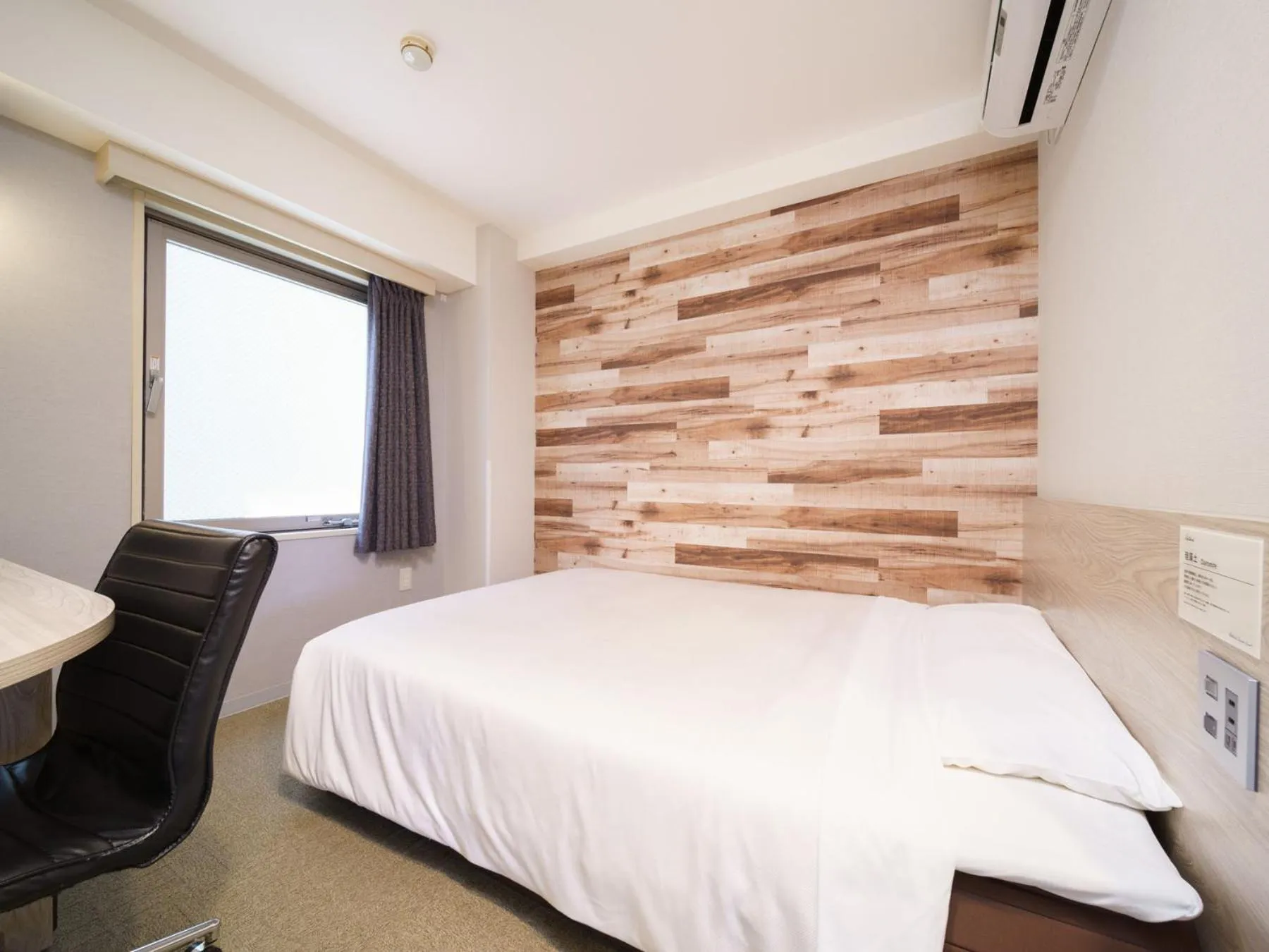 Photo of the whole room, Bed in Super Hotel Chiba Ekimae