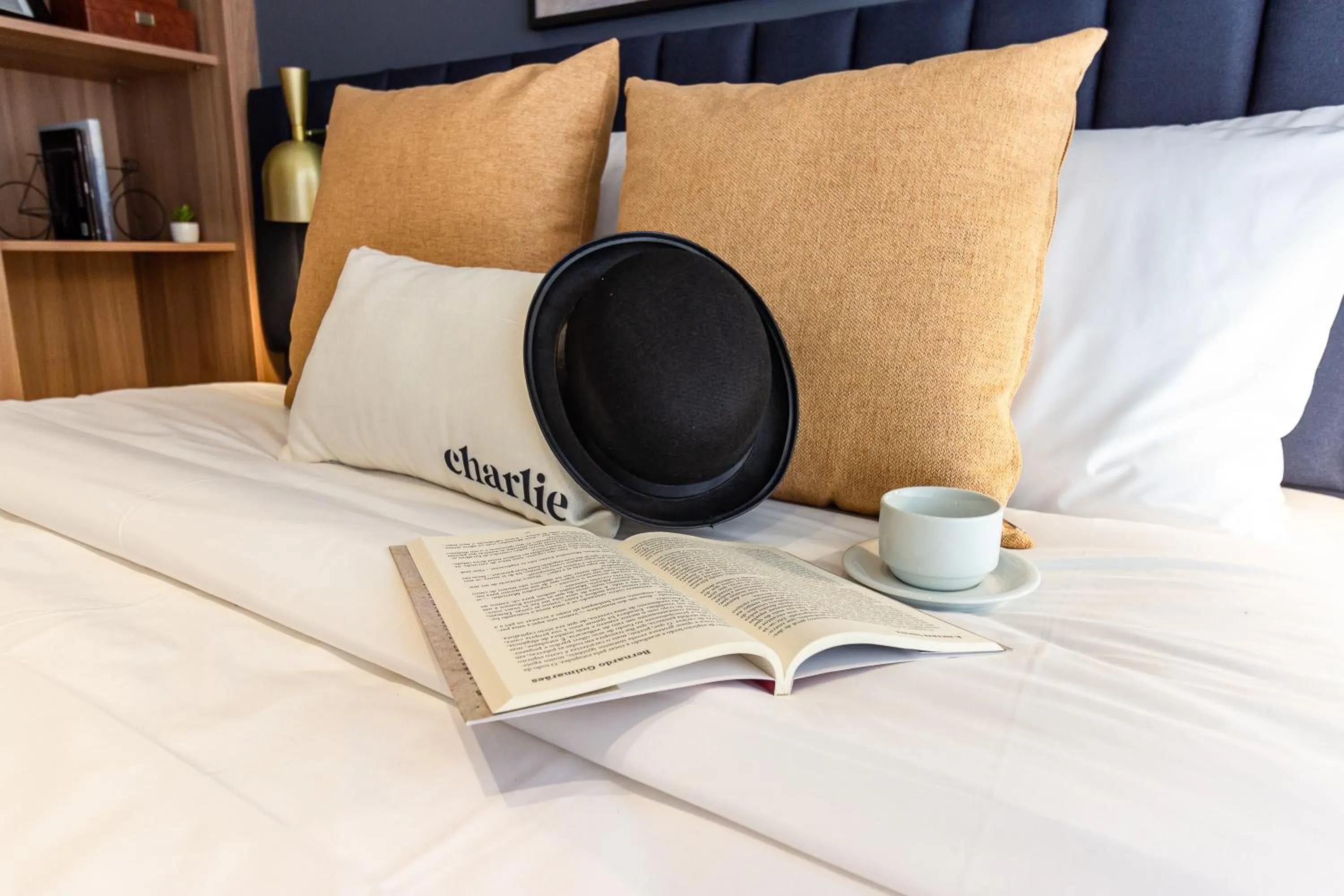 Bed in Charlie Lumiere Klabin