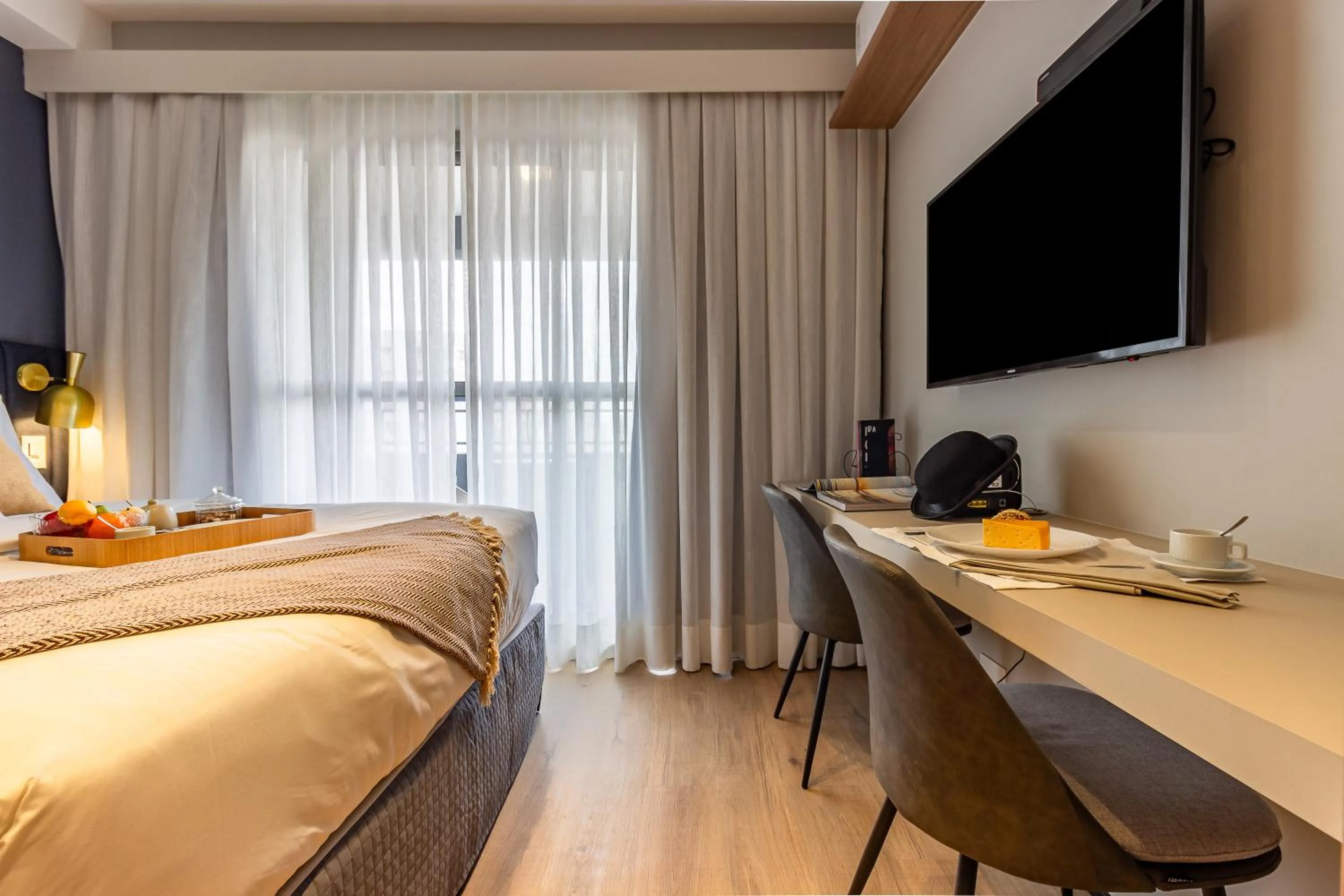 Bed in Charlie Lumiere Klabin