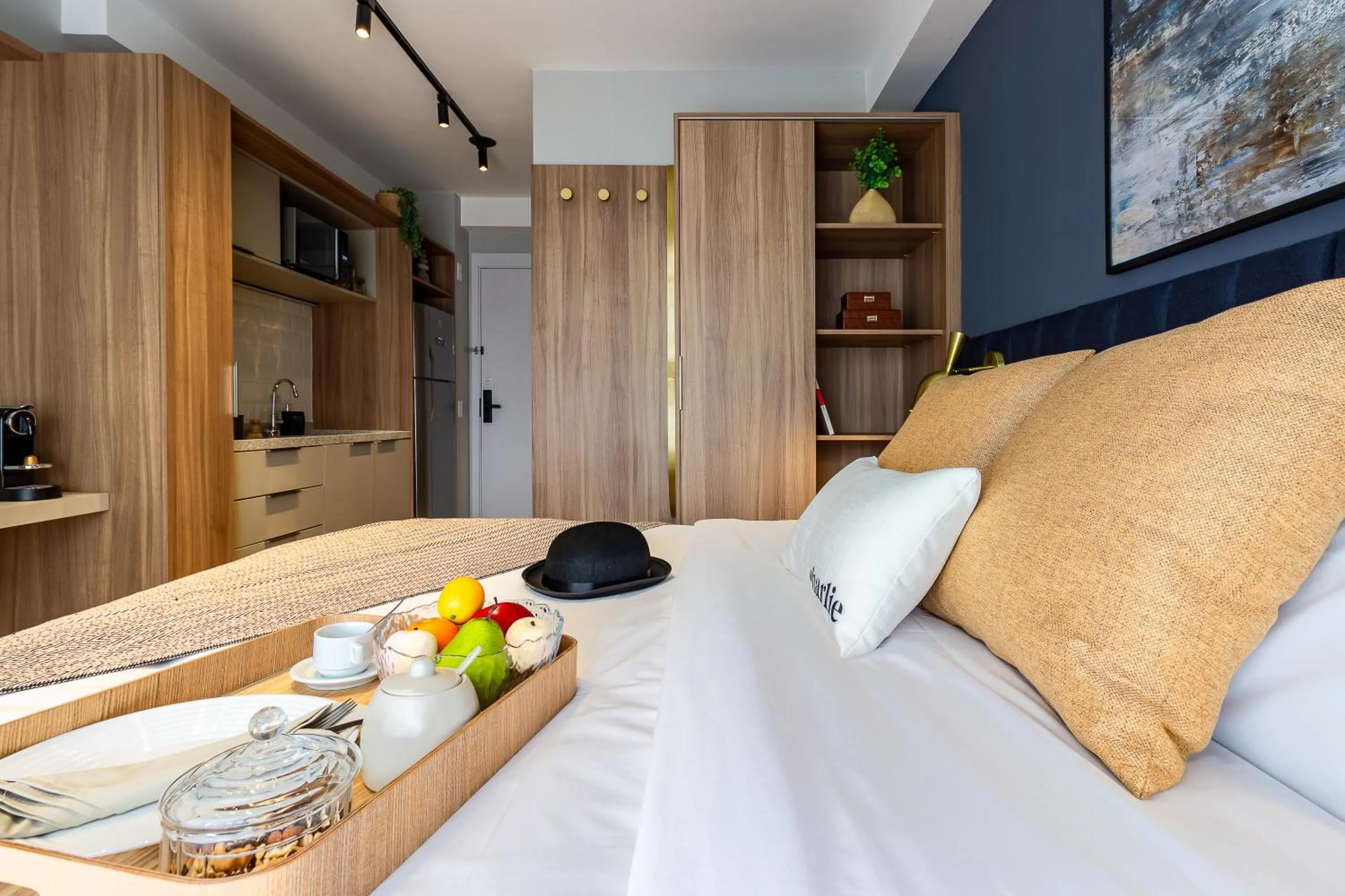 Bed in Charlie Lumiere Klabin