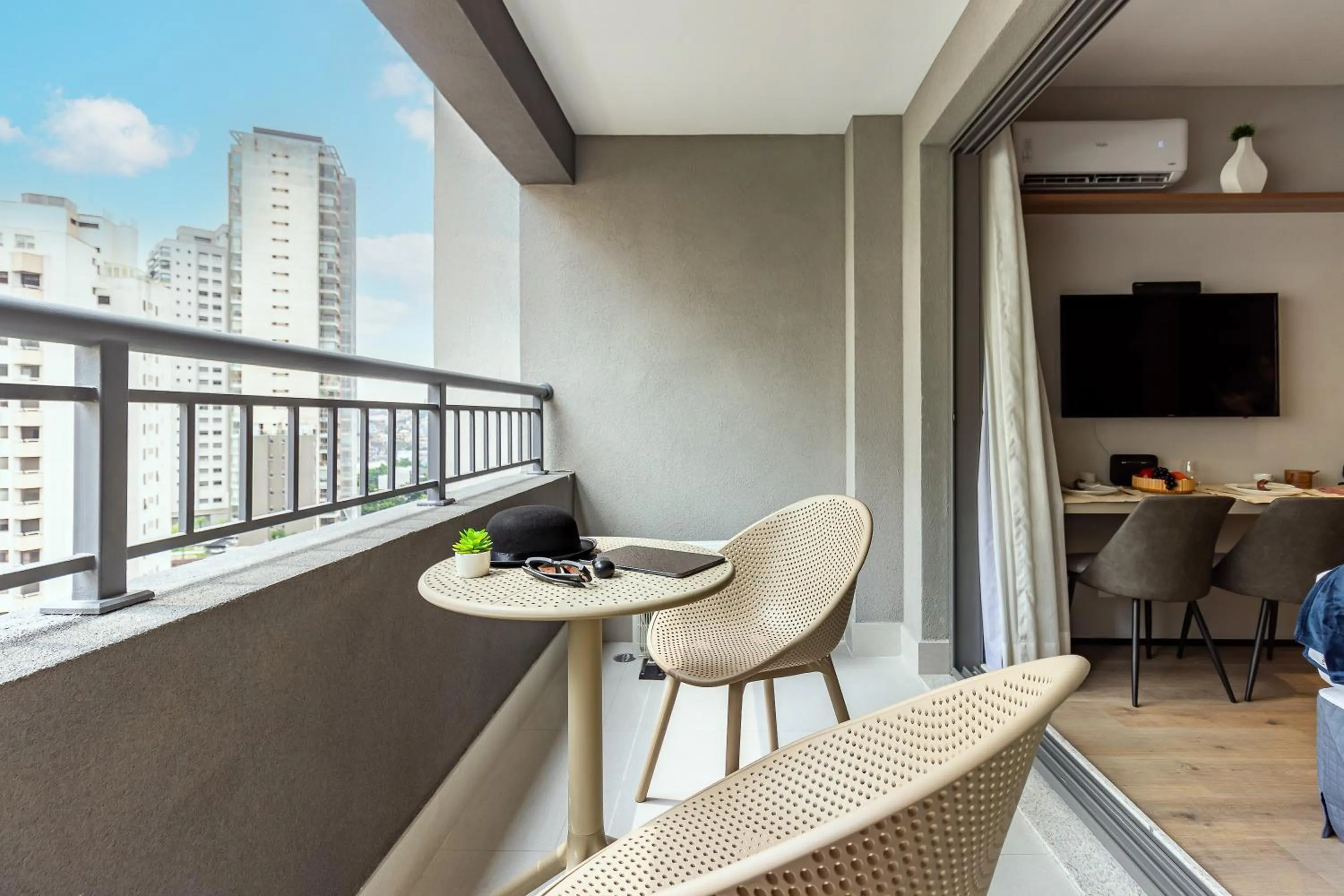 Day in Charlie Lumiere Klabin