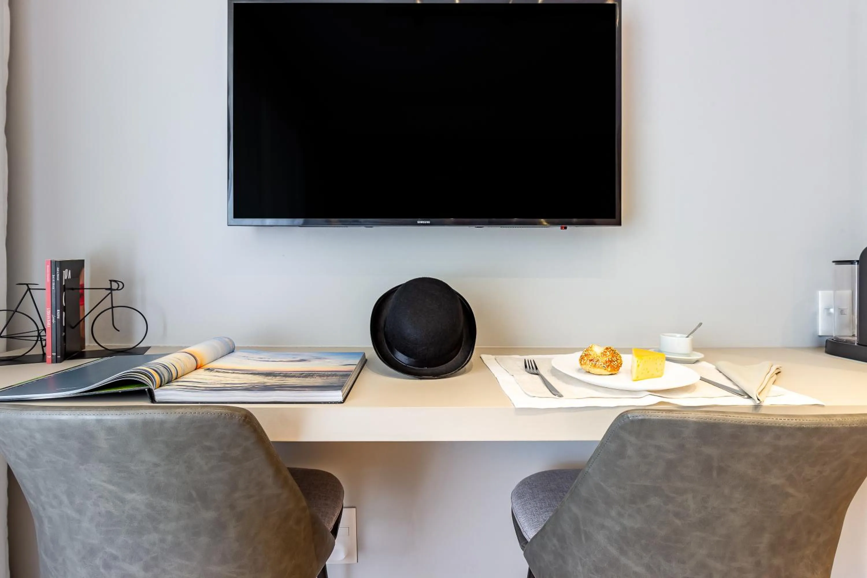 Day in Charlie Lumiere Klabin