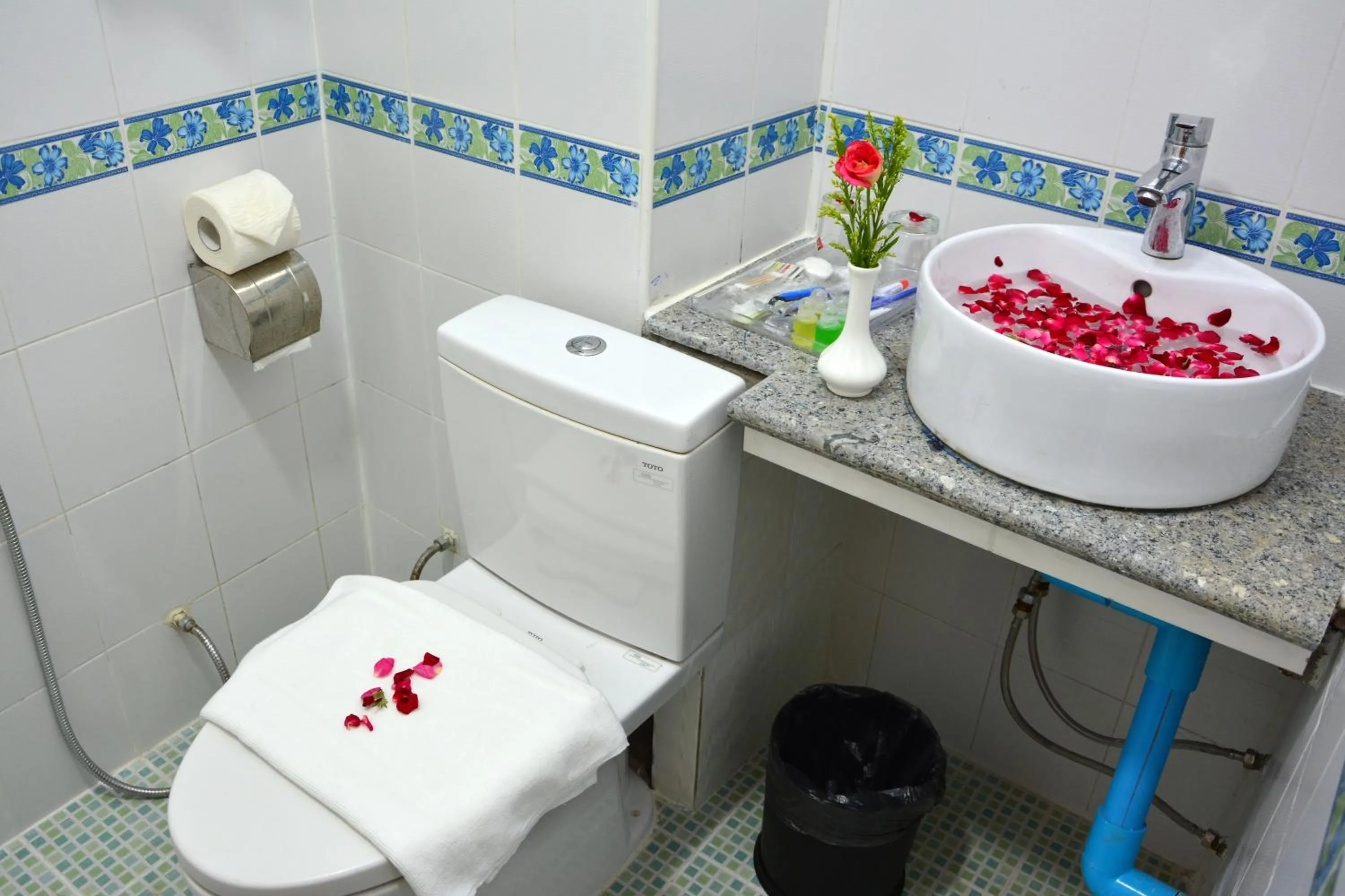 Bathroom in Kaung Myint Hotel