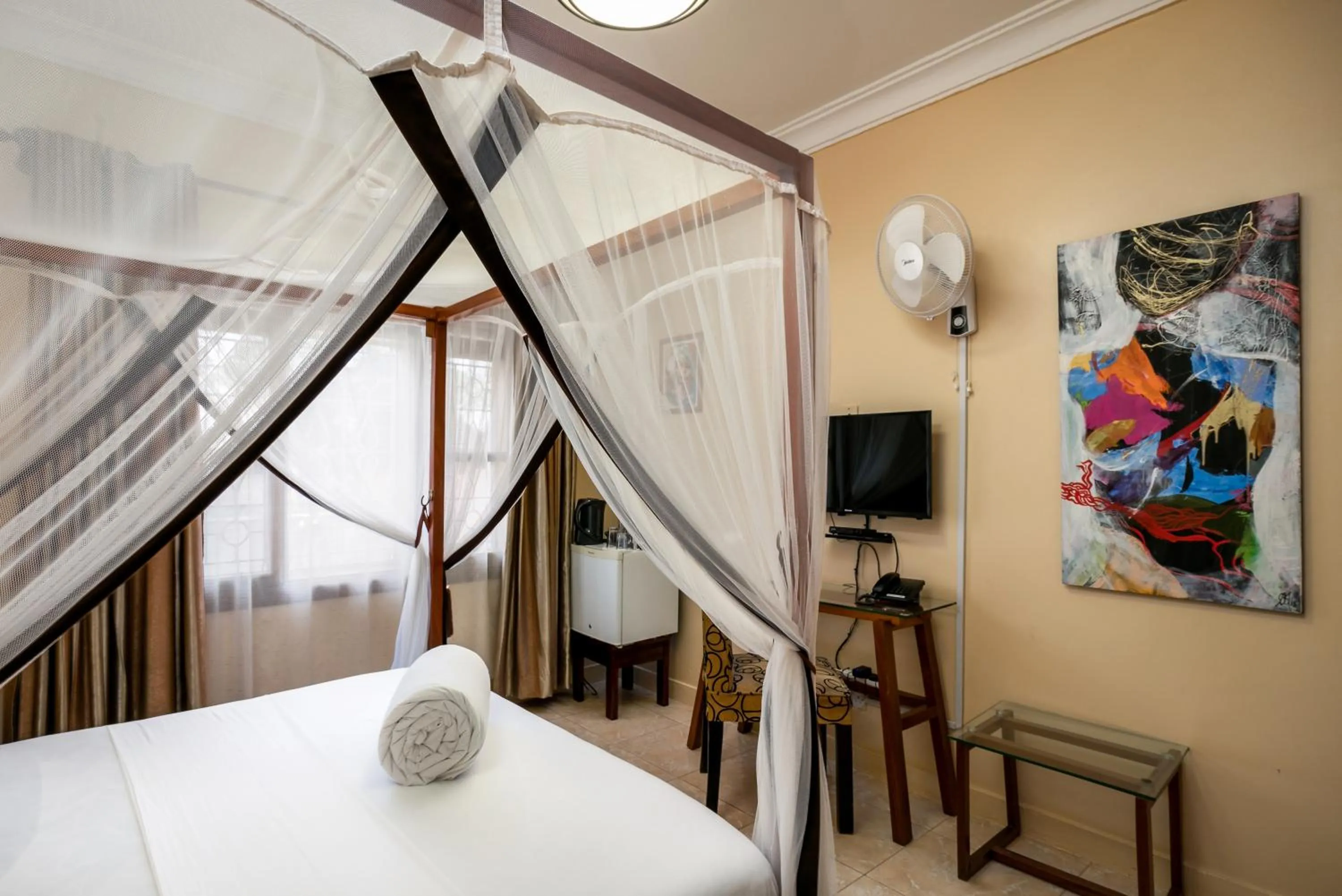 Bed in 2 Friends Beach Hotel