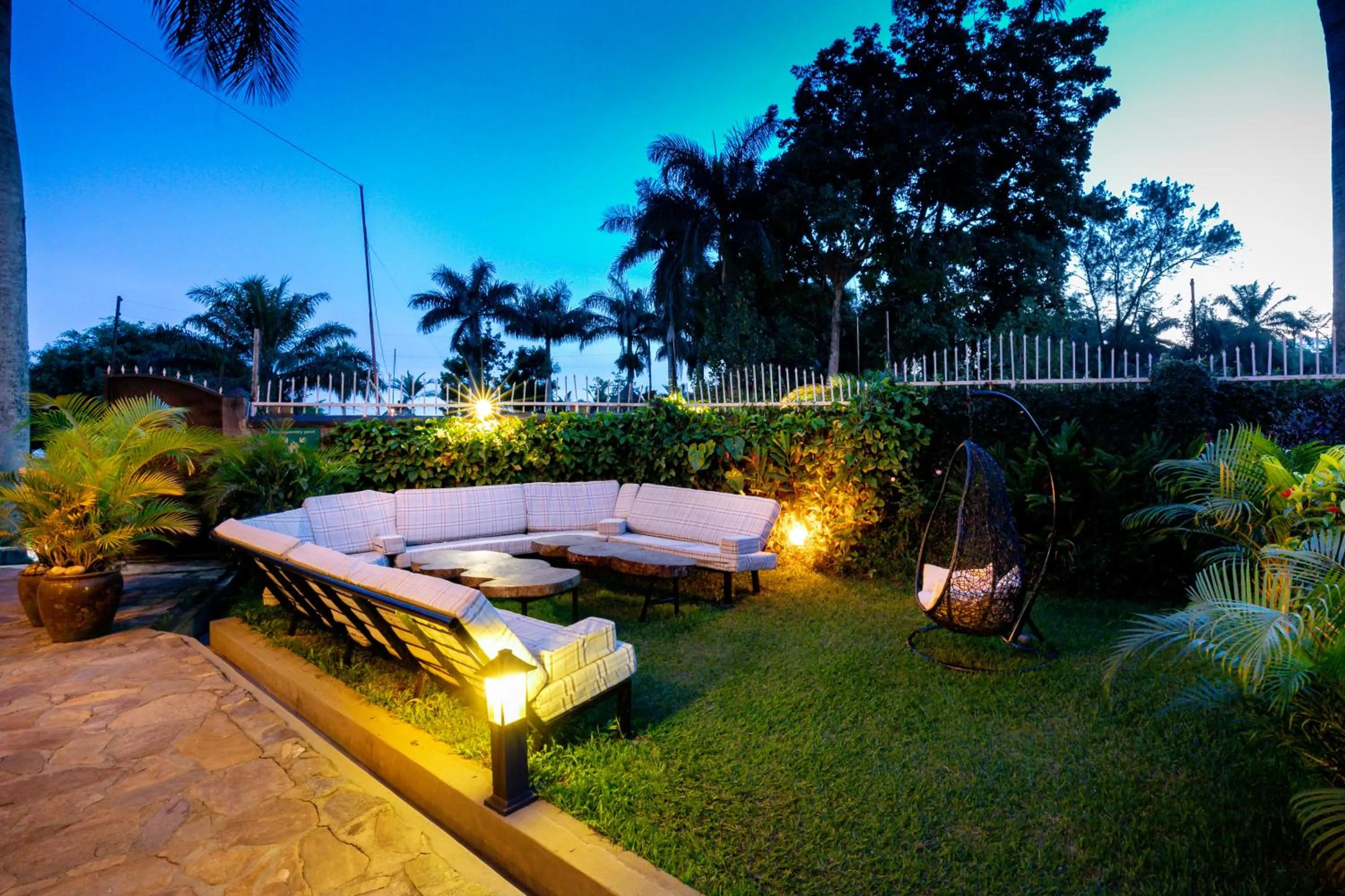 Garden in 2 Friends Beach Hotel