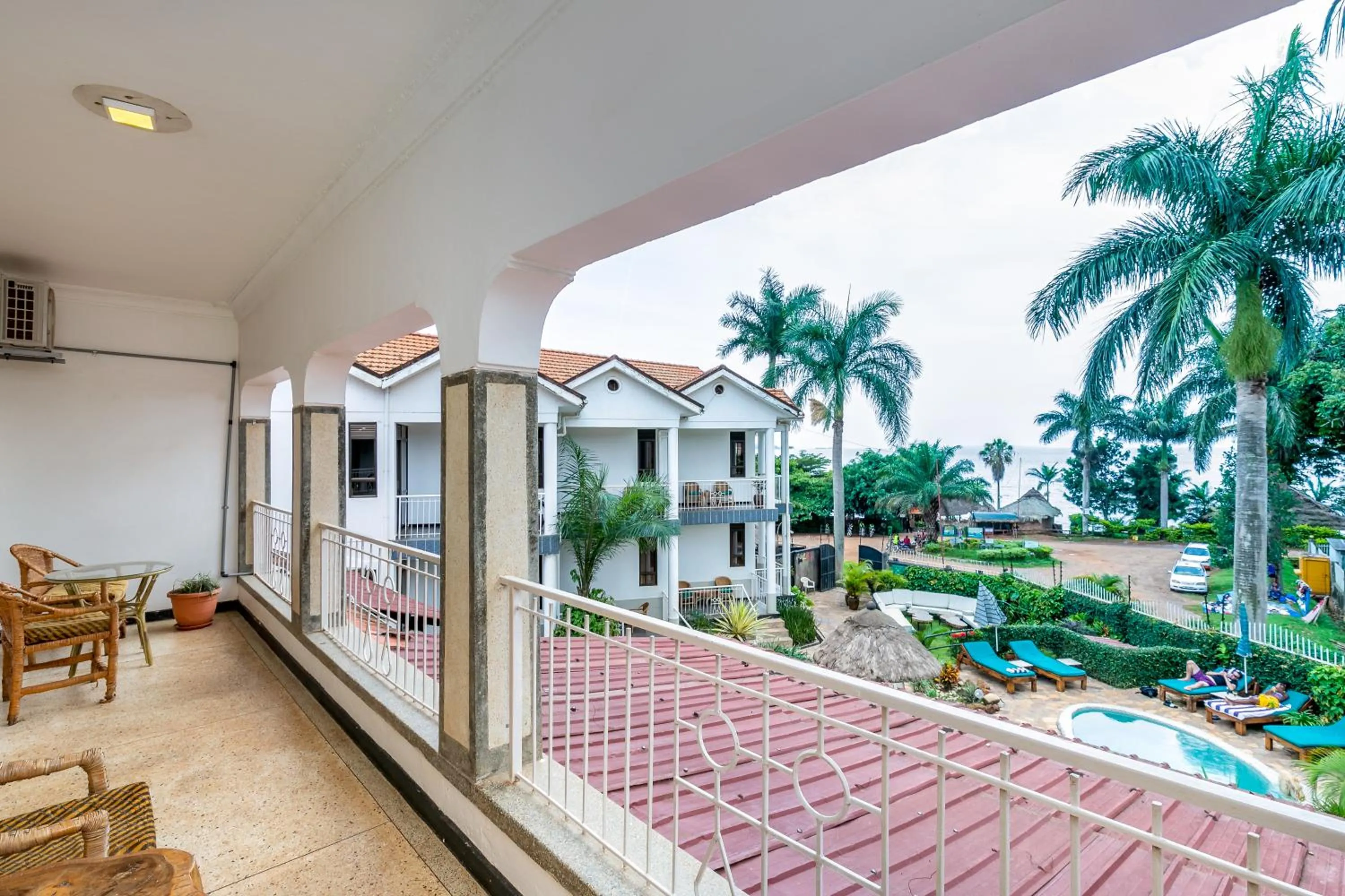 2 Friends Beach Hotel