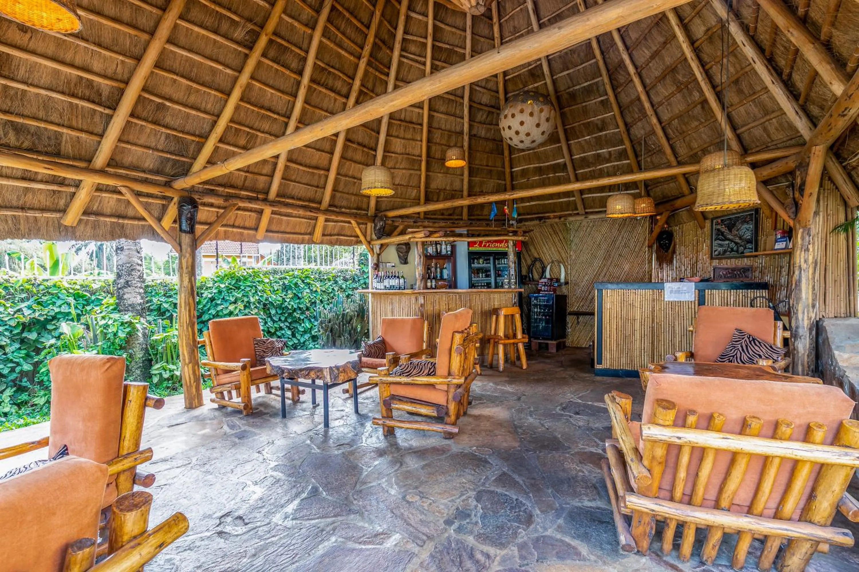 Lounge or bar in 2 Friends Beach Hotel