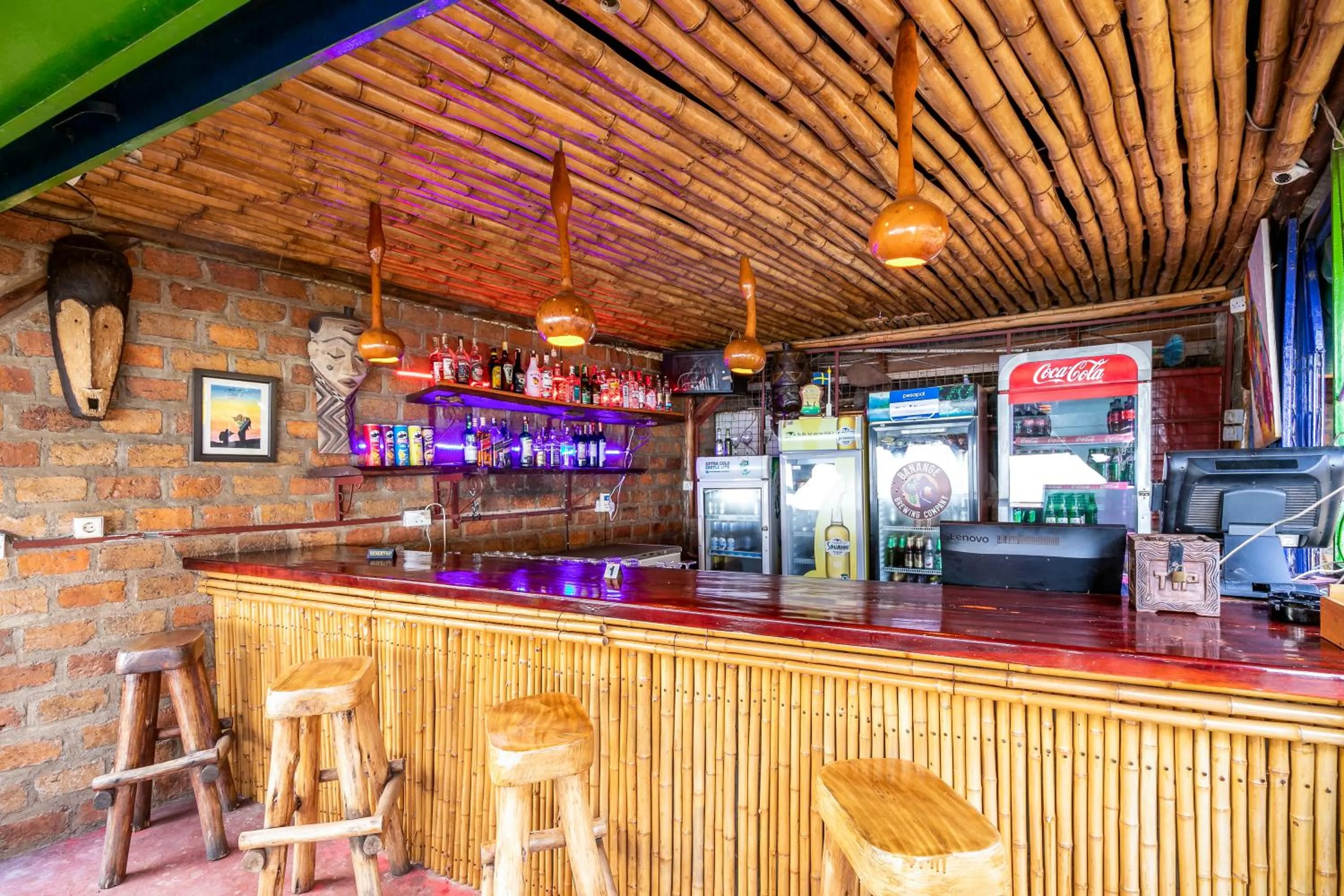 Lounge or bar in 2 Friends Beach Hotel