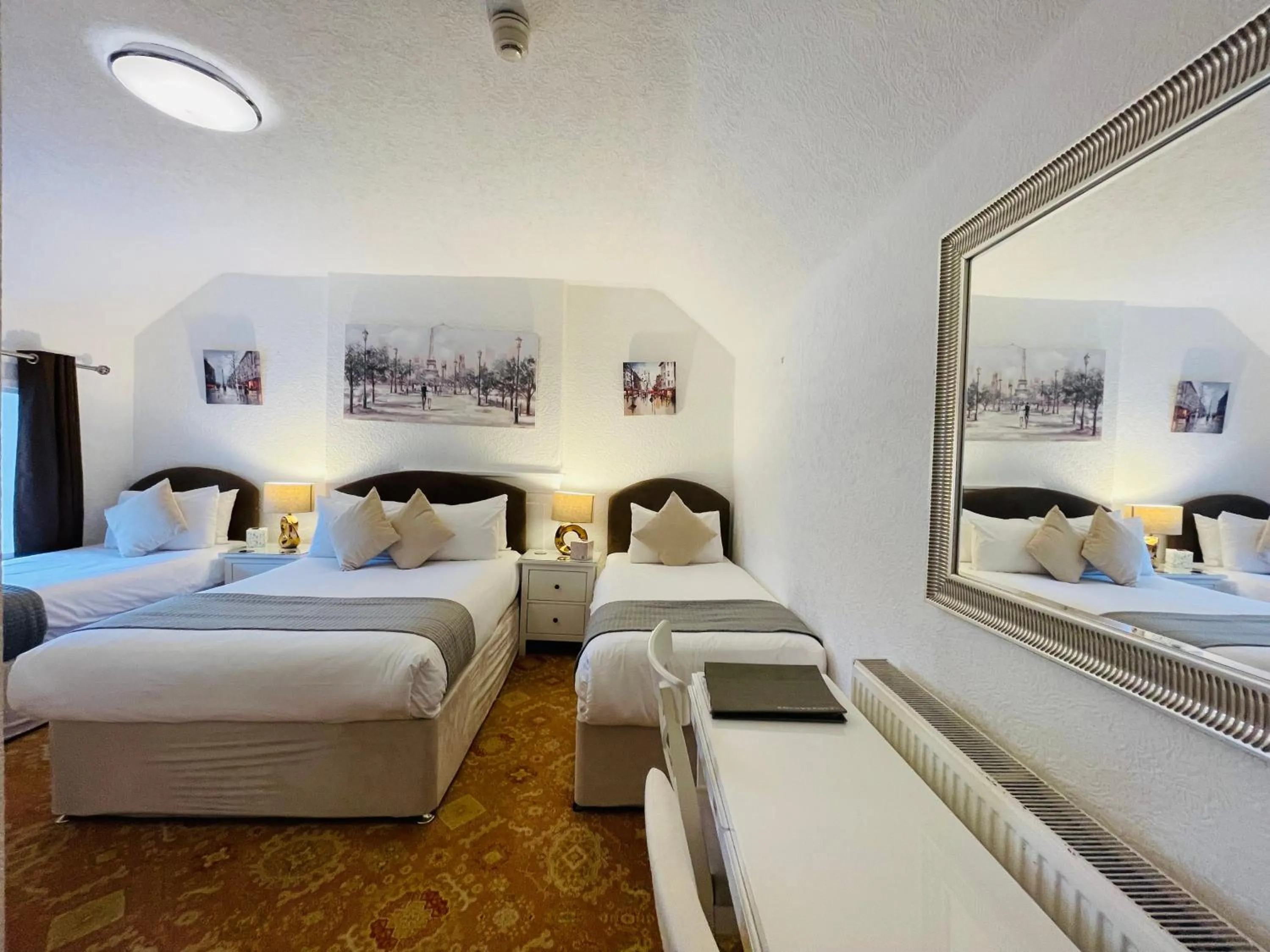 Basic Triple Room in Fairlight Guesthouse