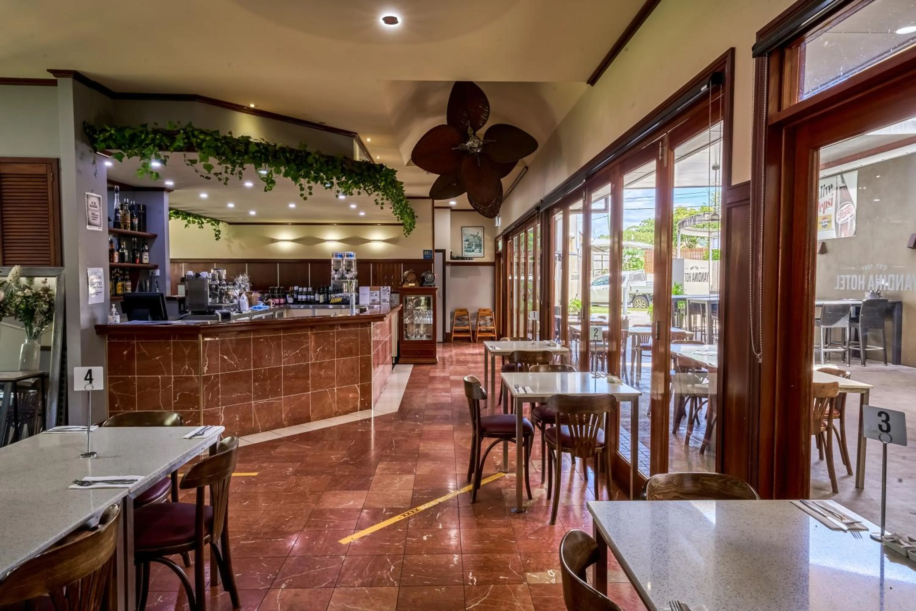 Restaurant/places to eat in Yandina Hotel