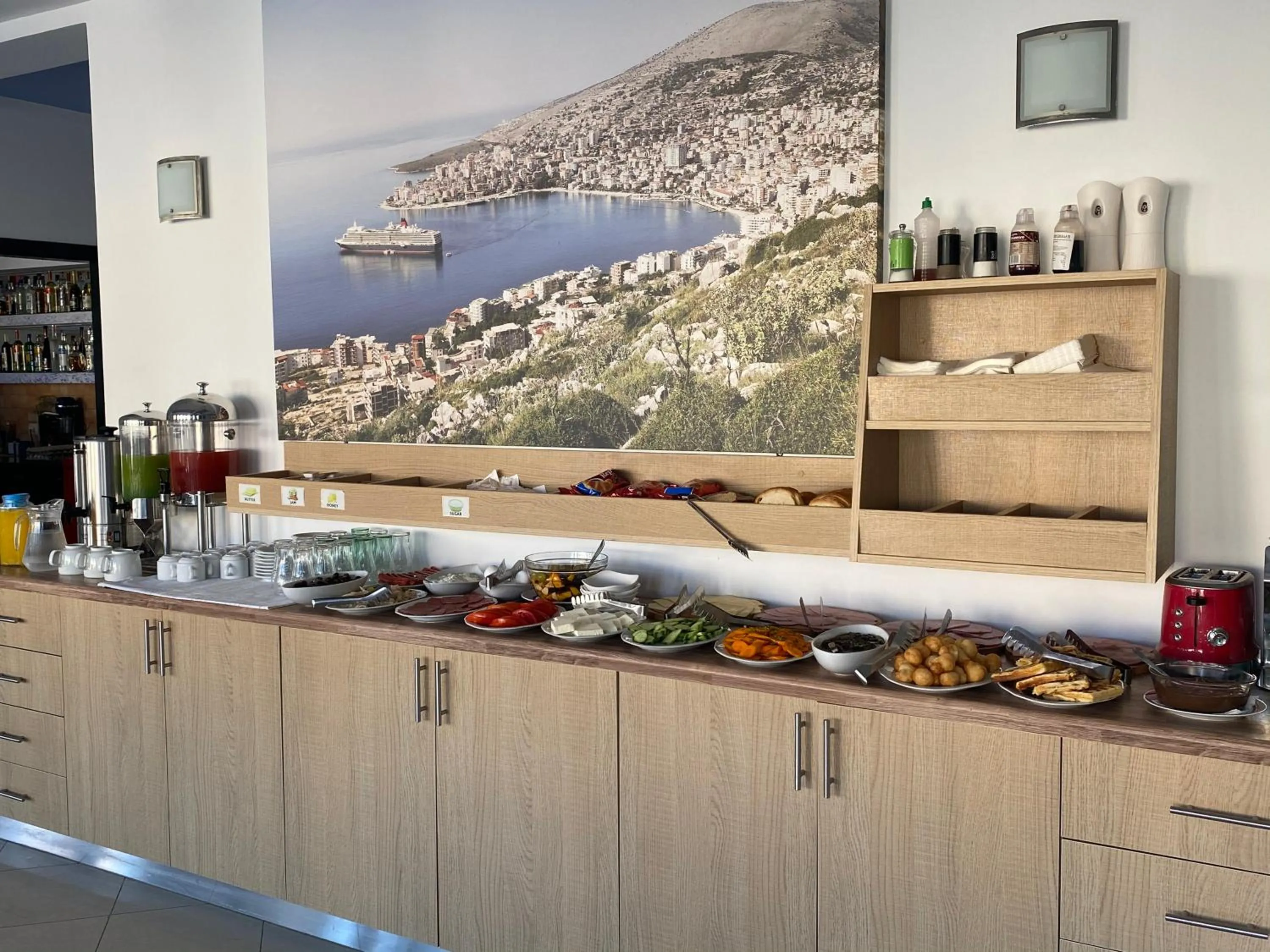 Food and drinks in Oskar Hotel