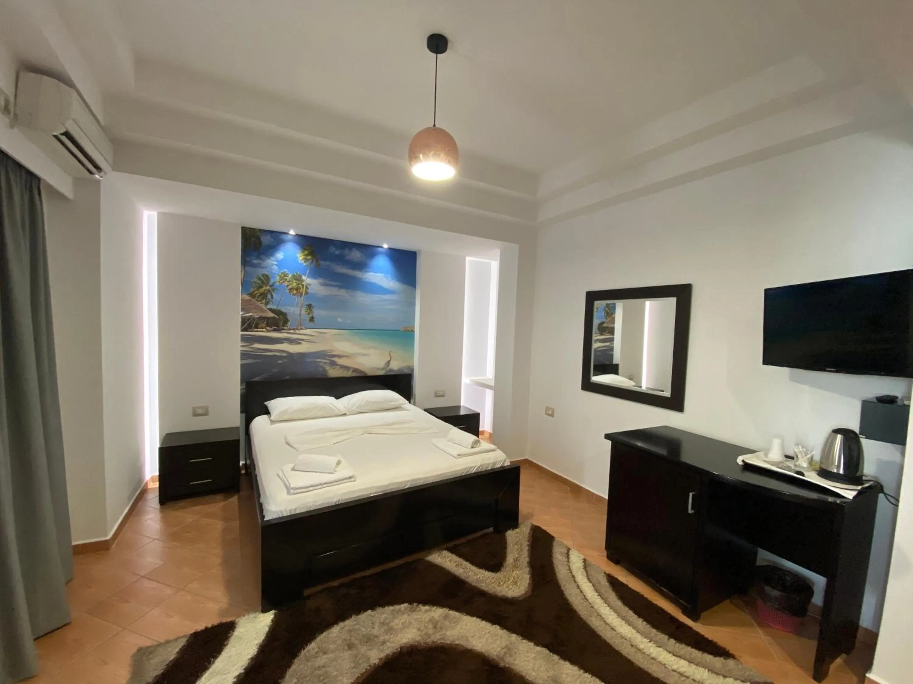 Photo of the whole room, Bed in Oskar Hotel