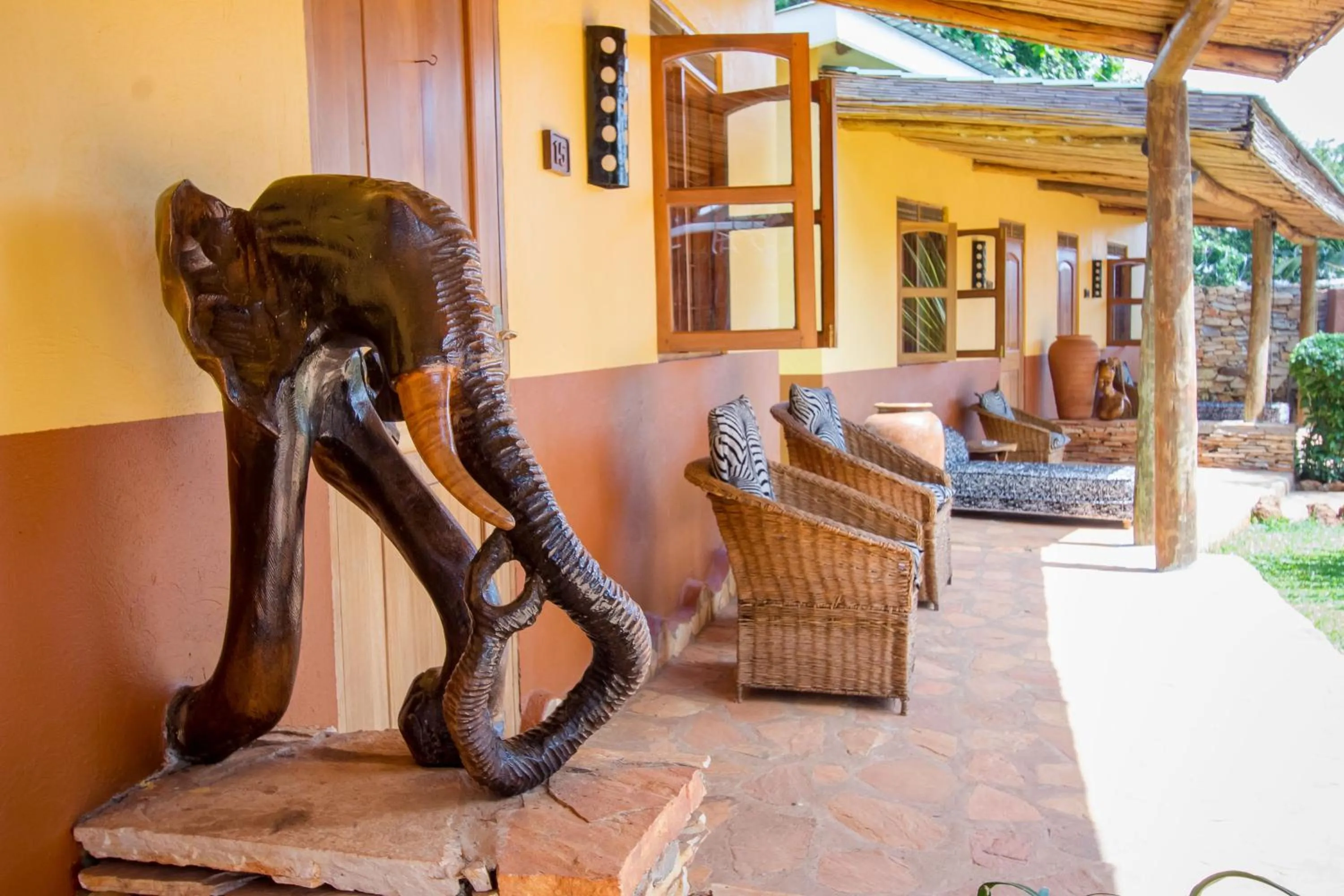 Area and facilities in 2 Friends Guest House