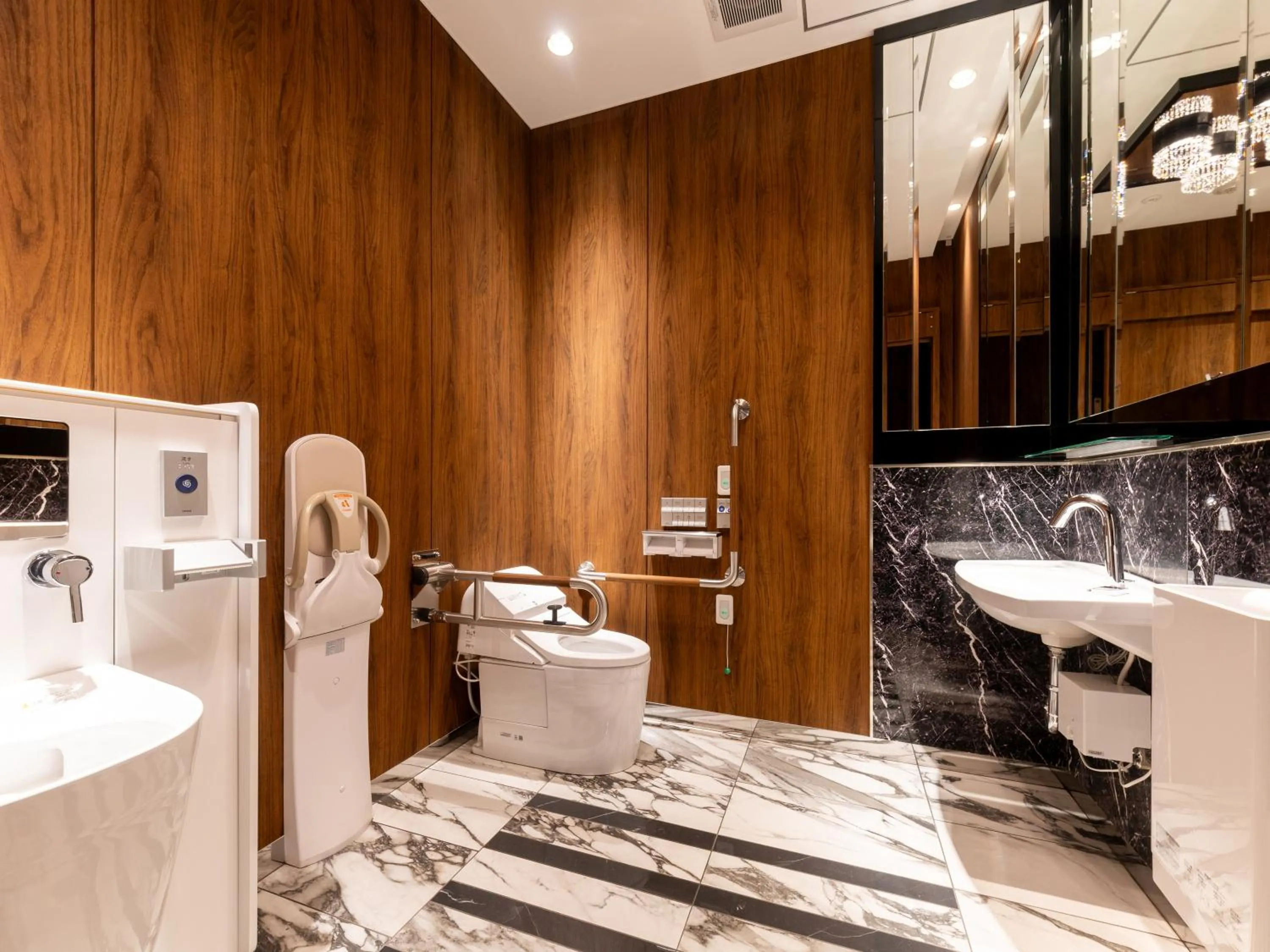 Toilet in APA Hotel Suidobashi Ekimae