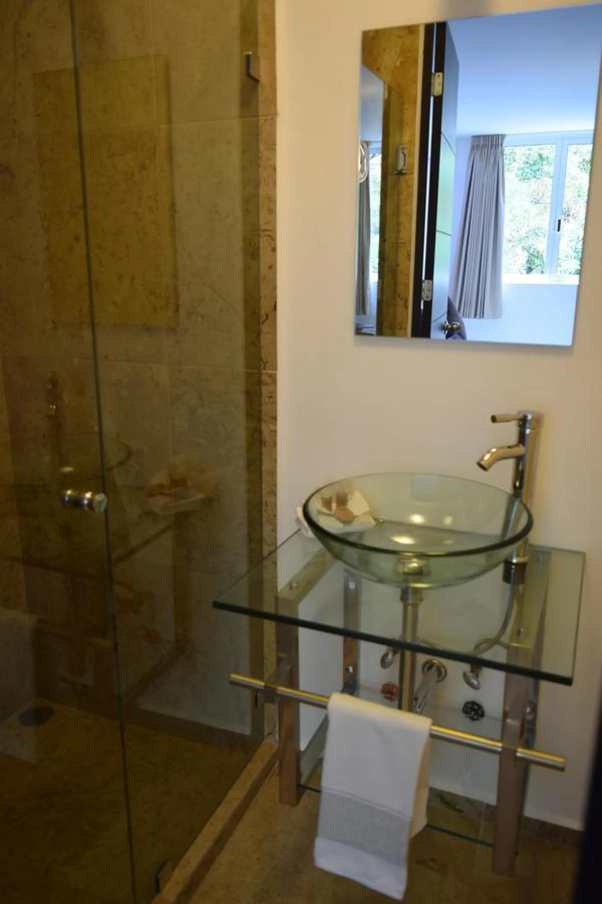 Bathroom in Hotel Condesa 185