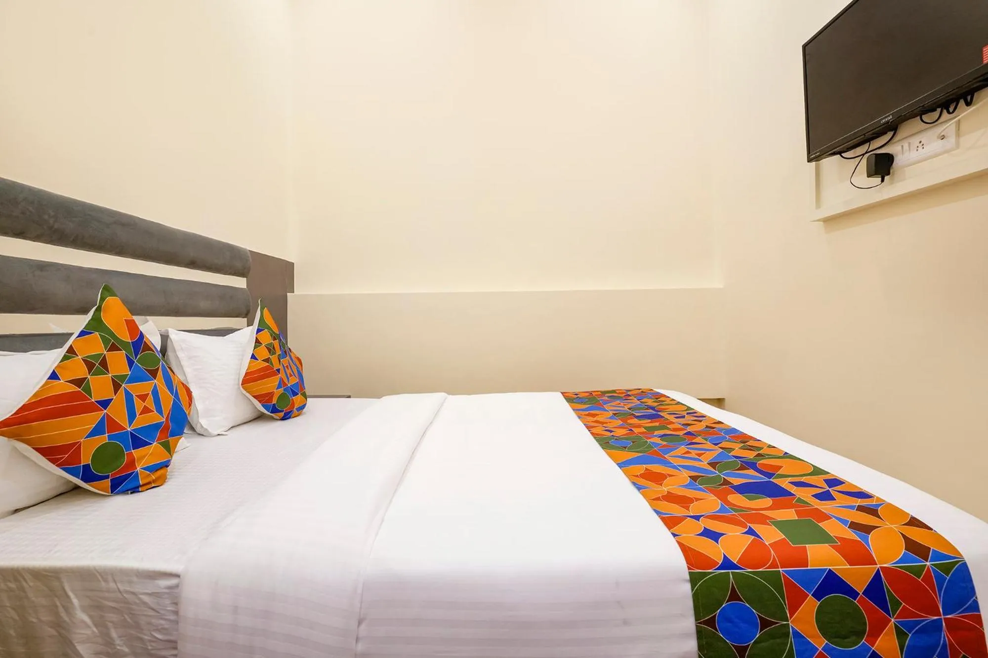 Bed in FabHotel Freedom International