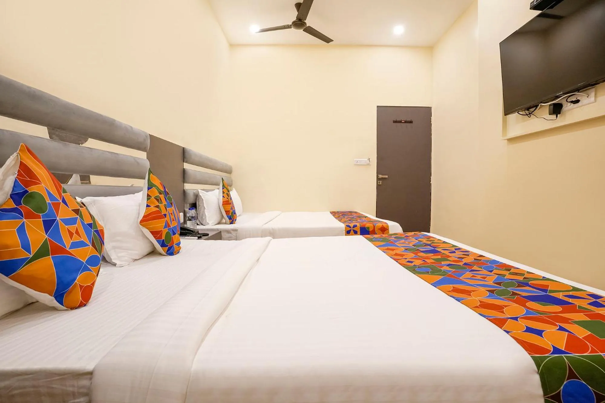 Bed in FabHotel Freedom International