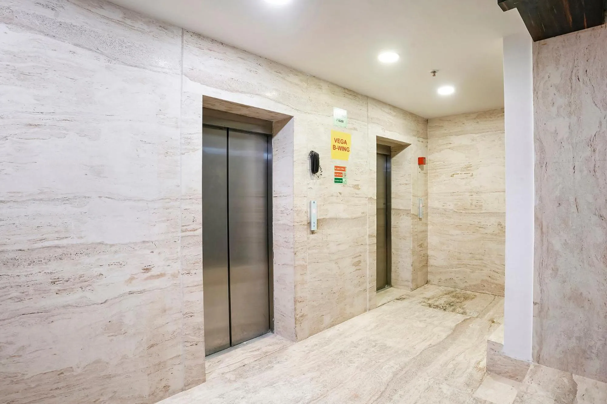 elevator in FabHotel Freedom International