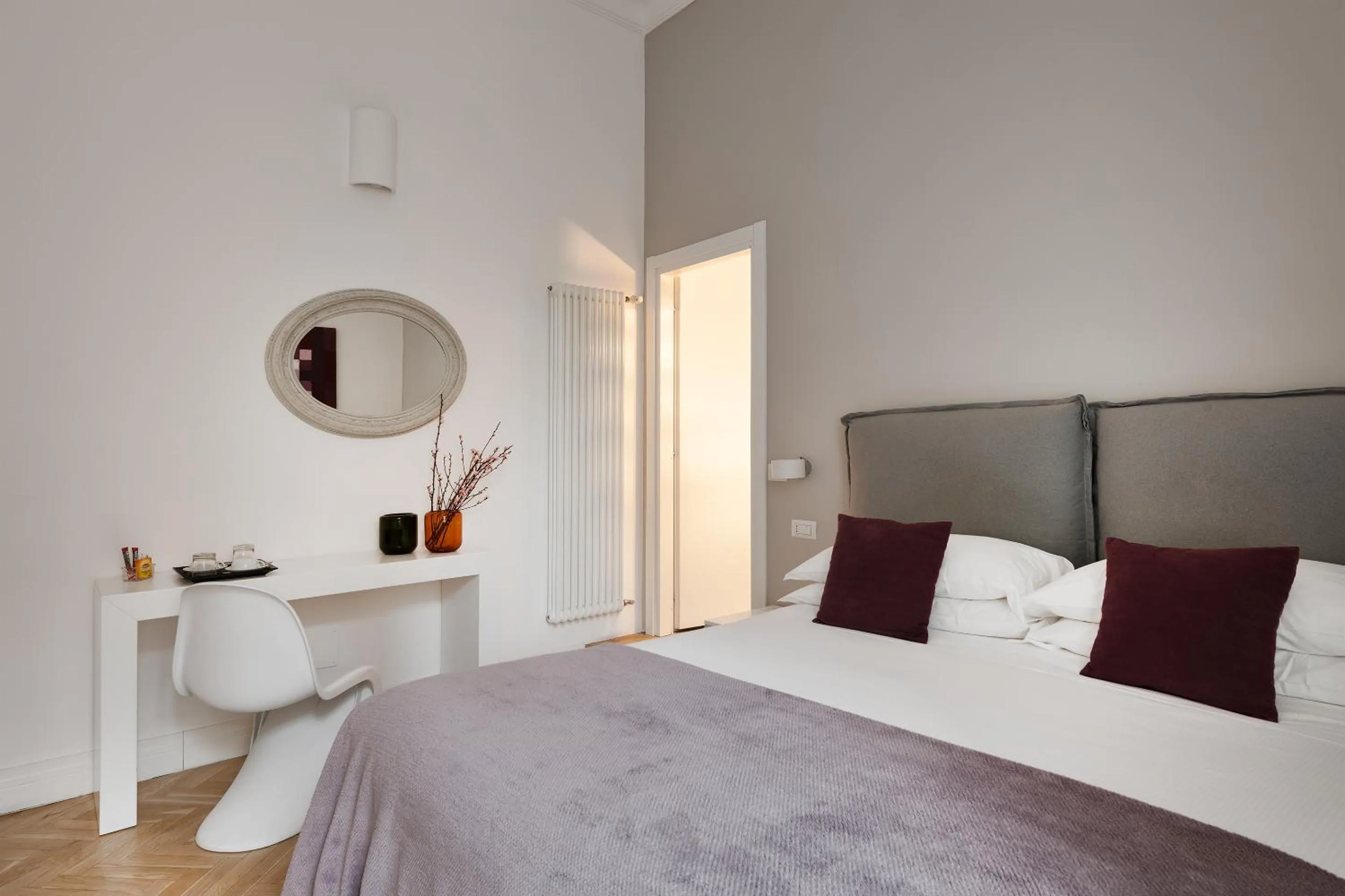 Photo of the whole room, Bed in DA ME Suites