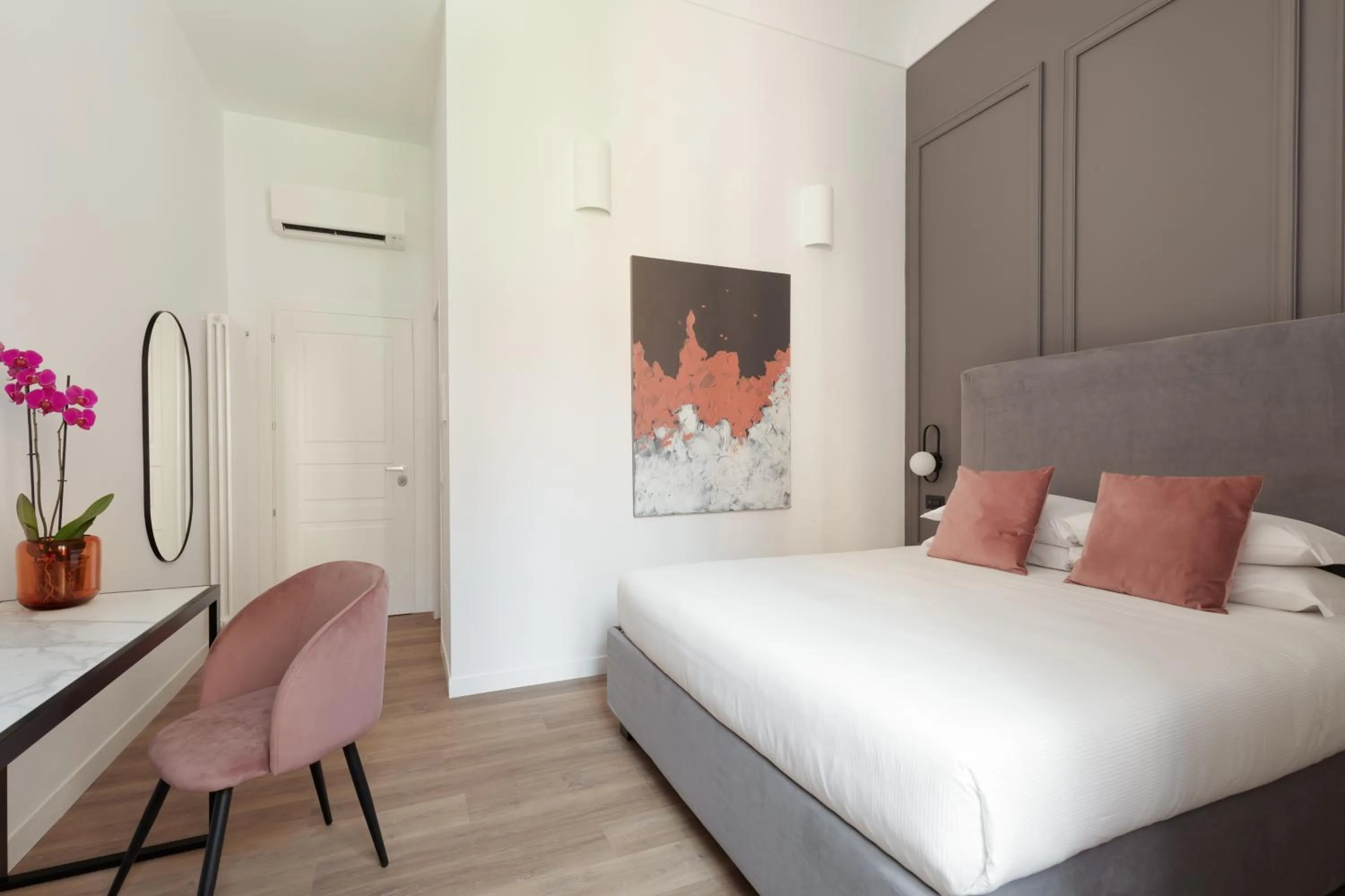 Photo of the whole room, Bed in DA ME Suites