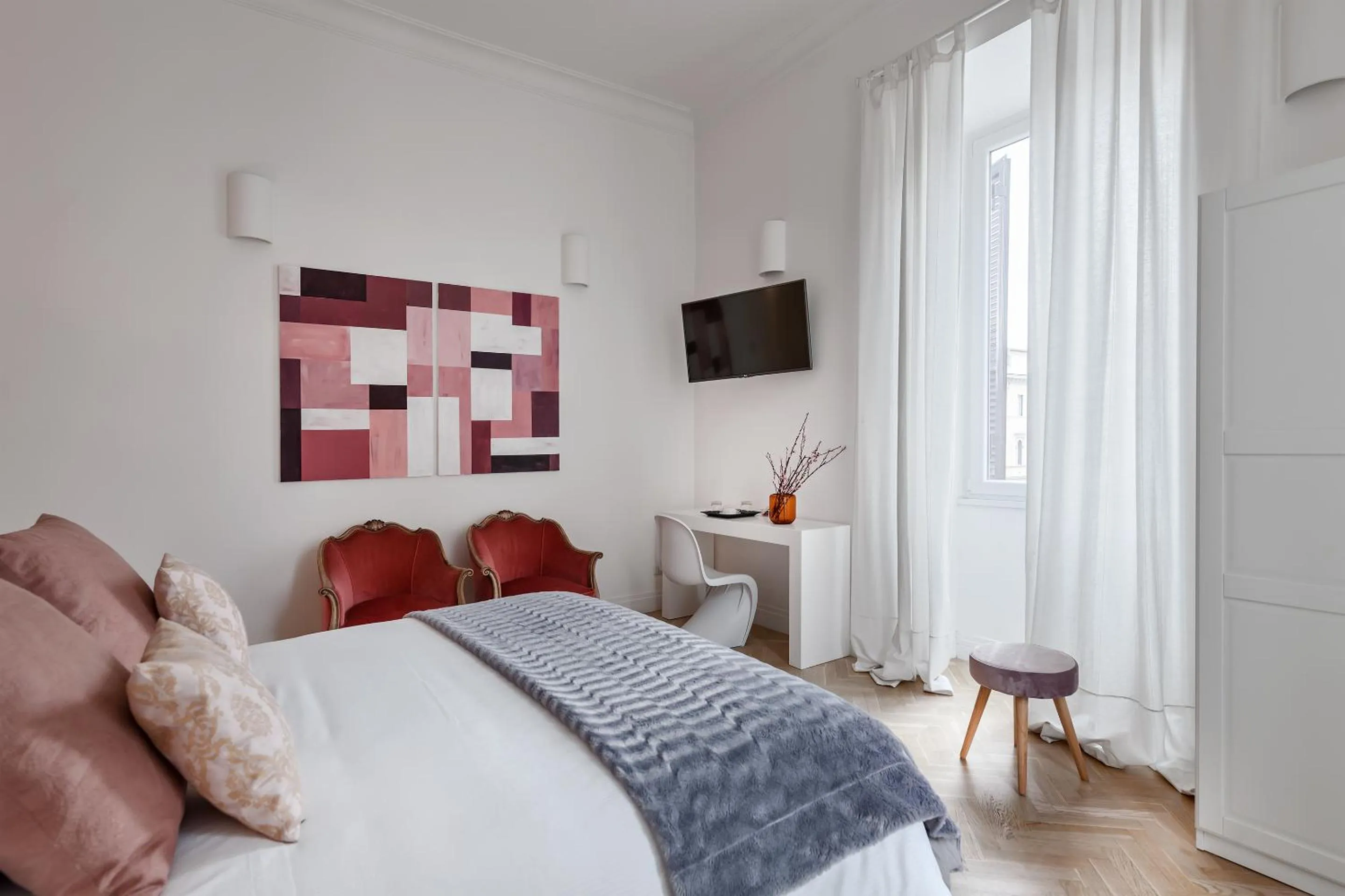 Photo of the whole room, Bed in DA ME Suites