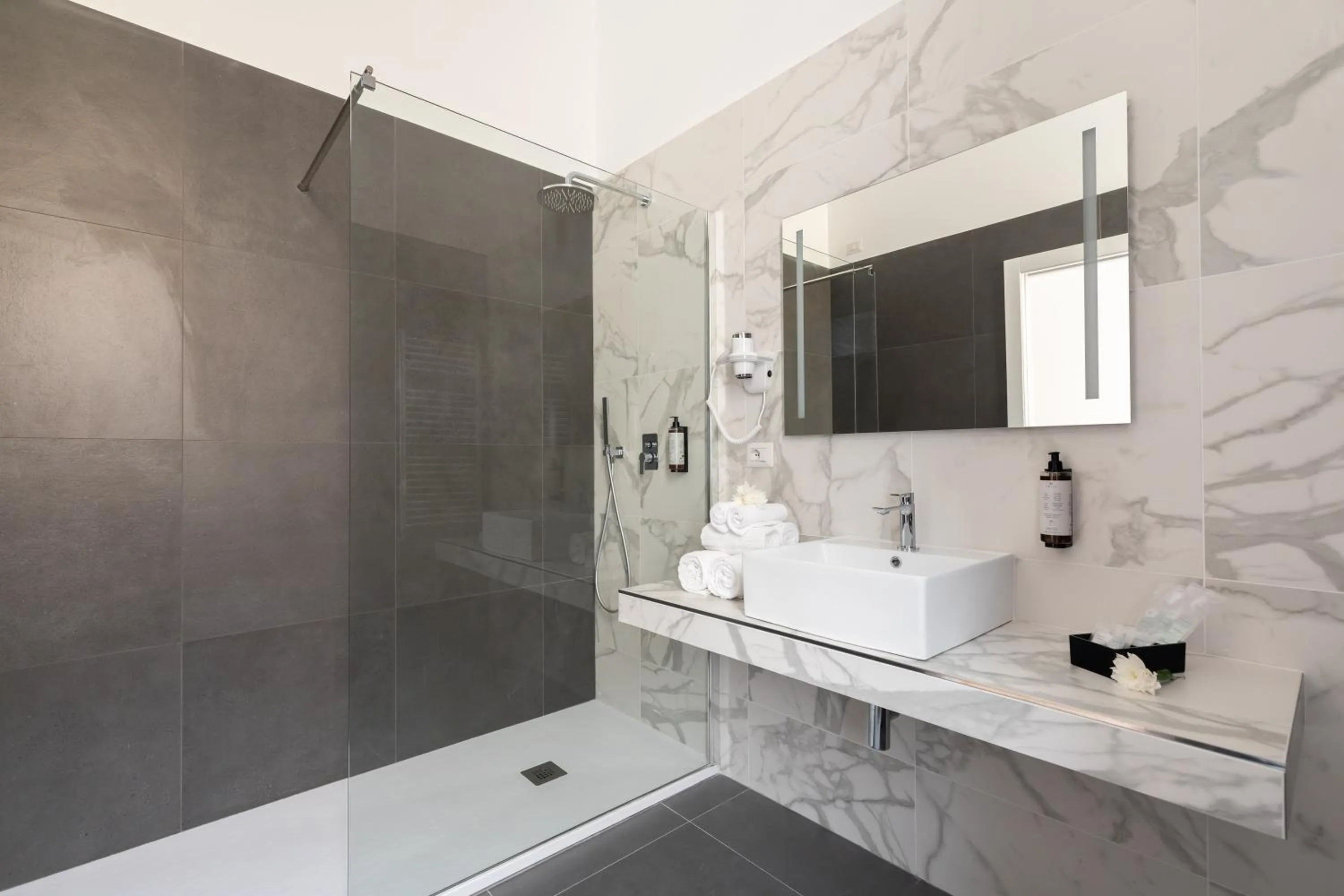 Bathroom in DA ME Suites