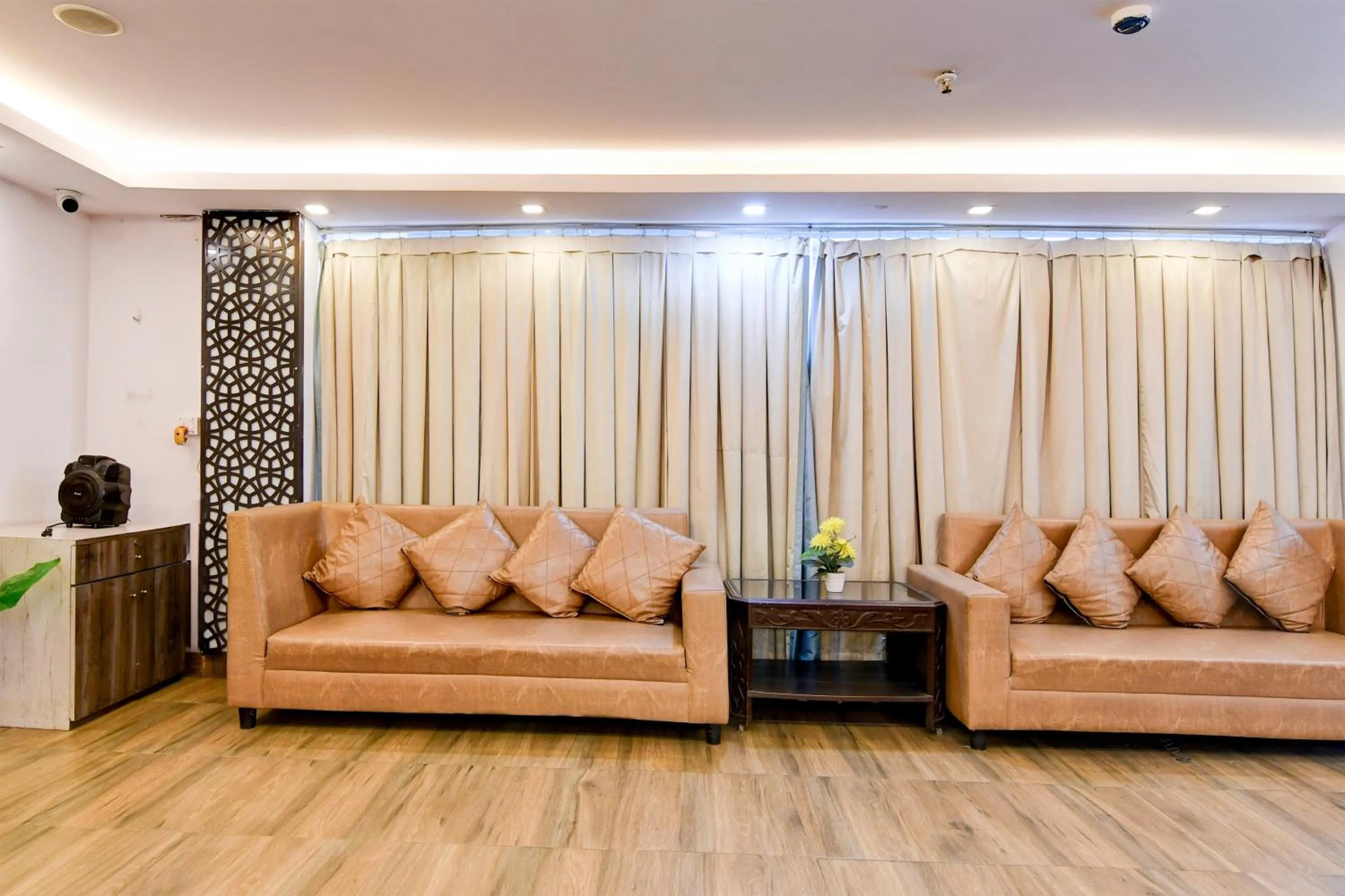 Seating area in FabHotel Prime Eco Park - New Town