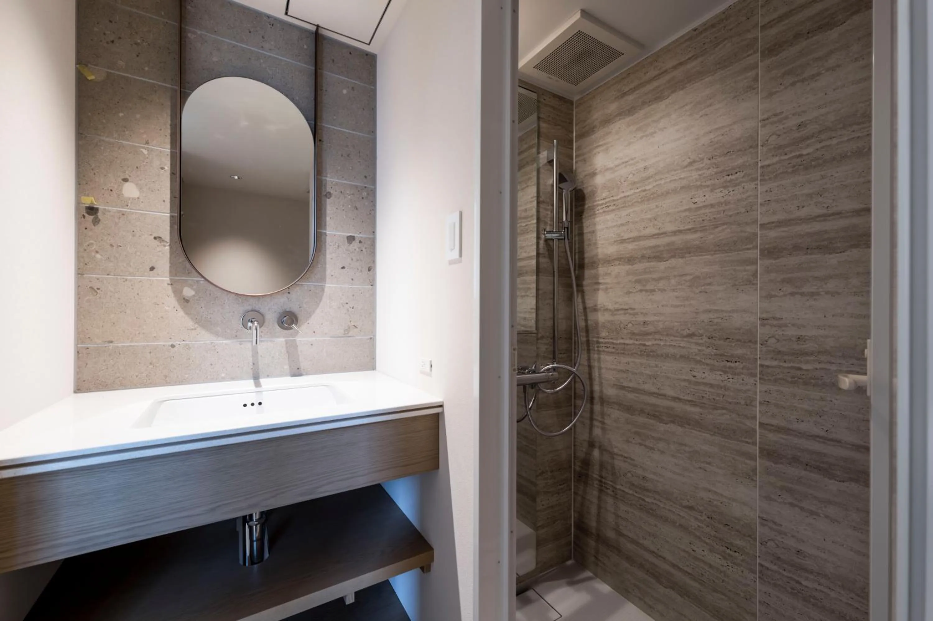 Shower in Hotel S-Presso South II