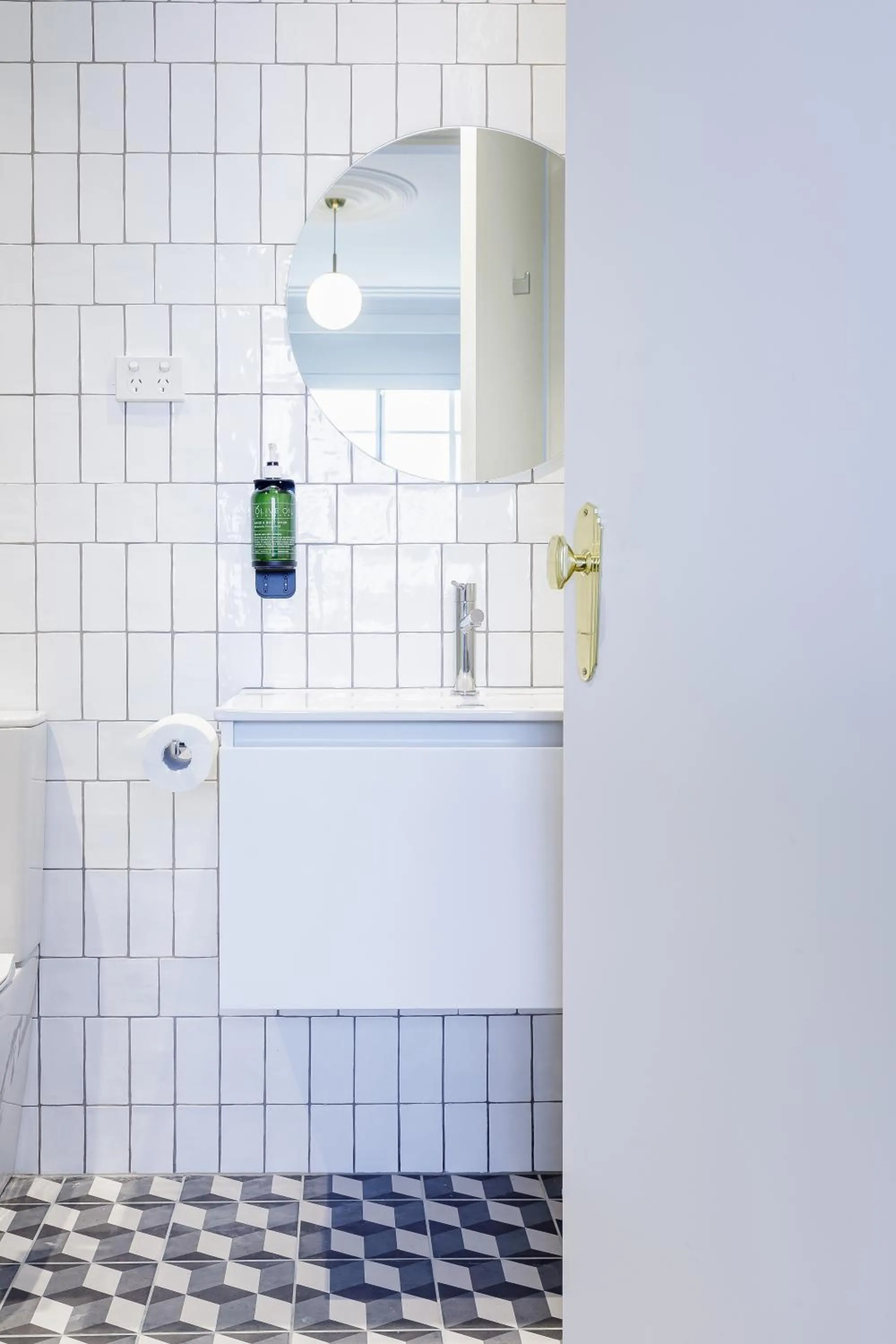 Bathroom in The Lakes Hotel, Rosebery
