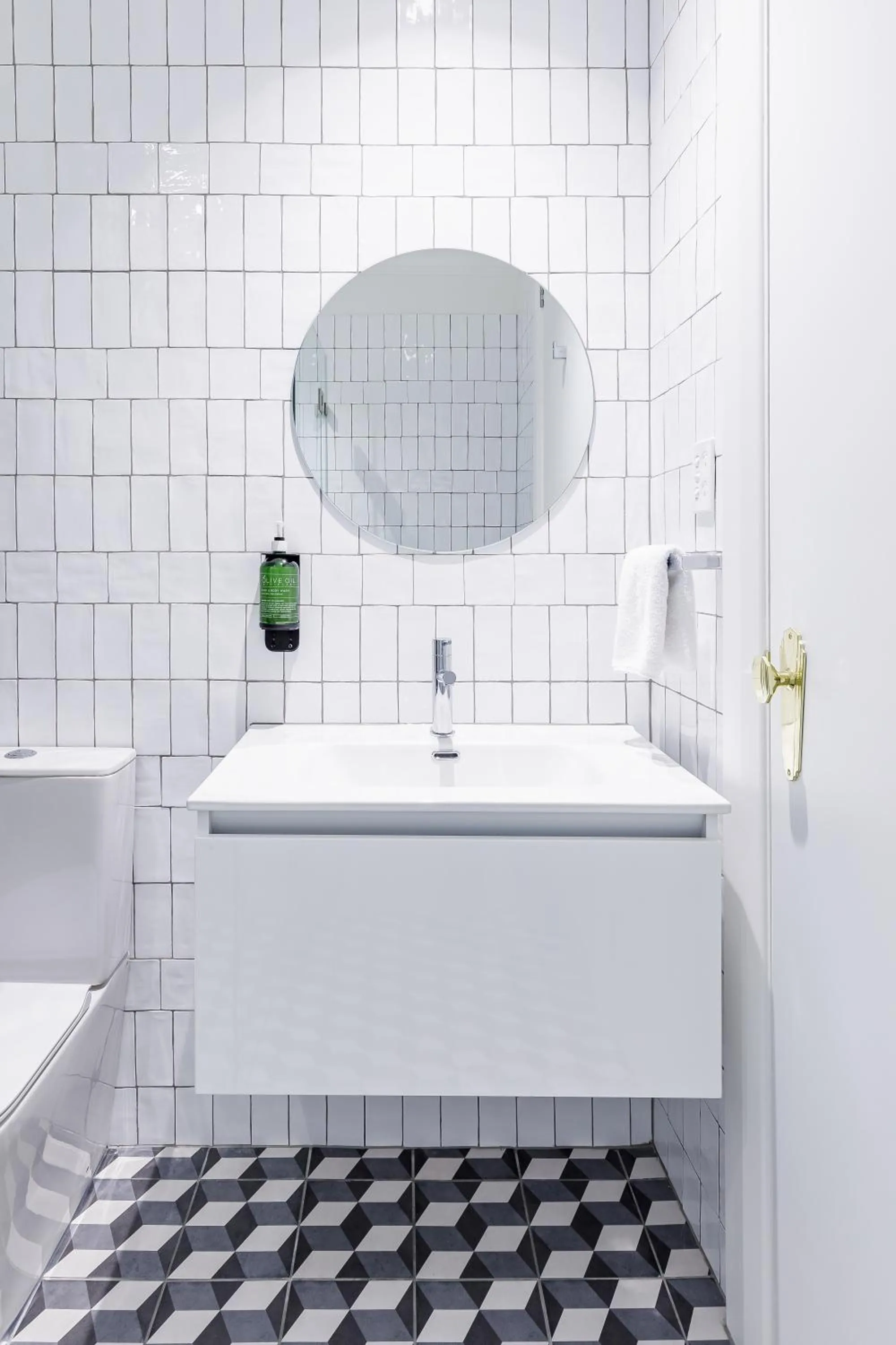 Bathroom in The Lakes Hotel, Rosebery