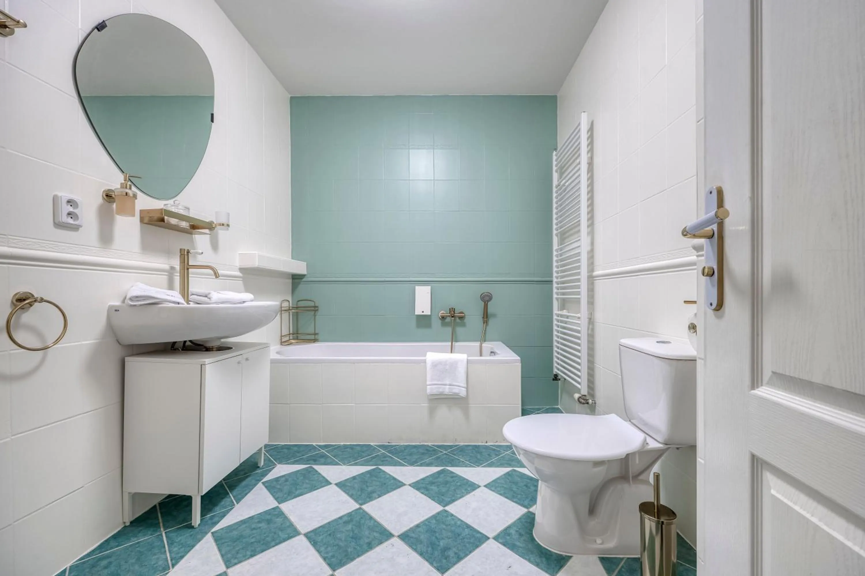 Toilet in Anmut by Revelton