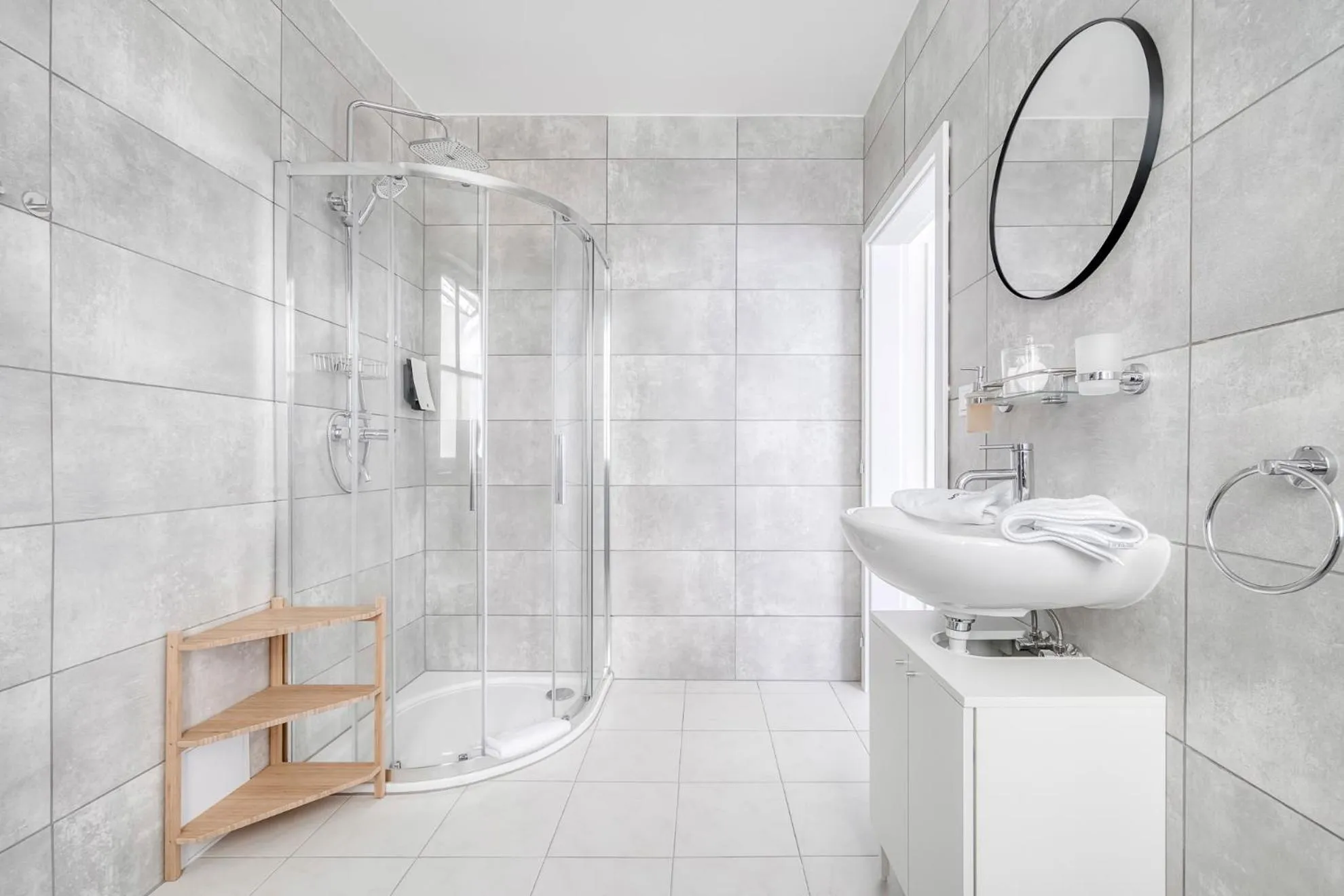 Shower in Anmut by Revelton