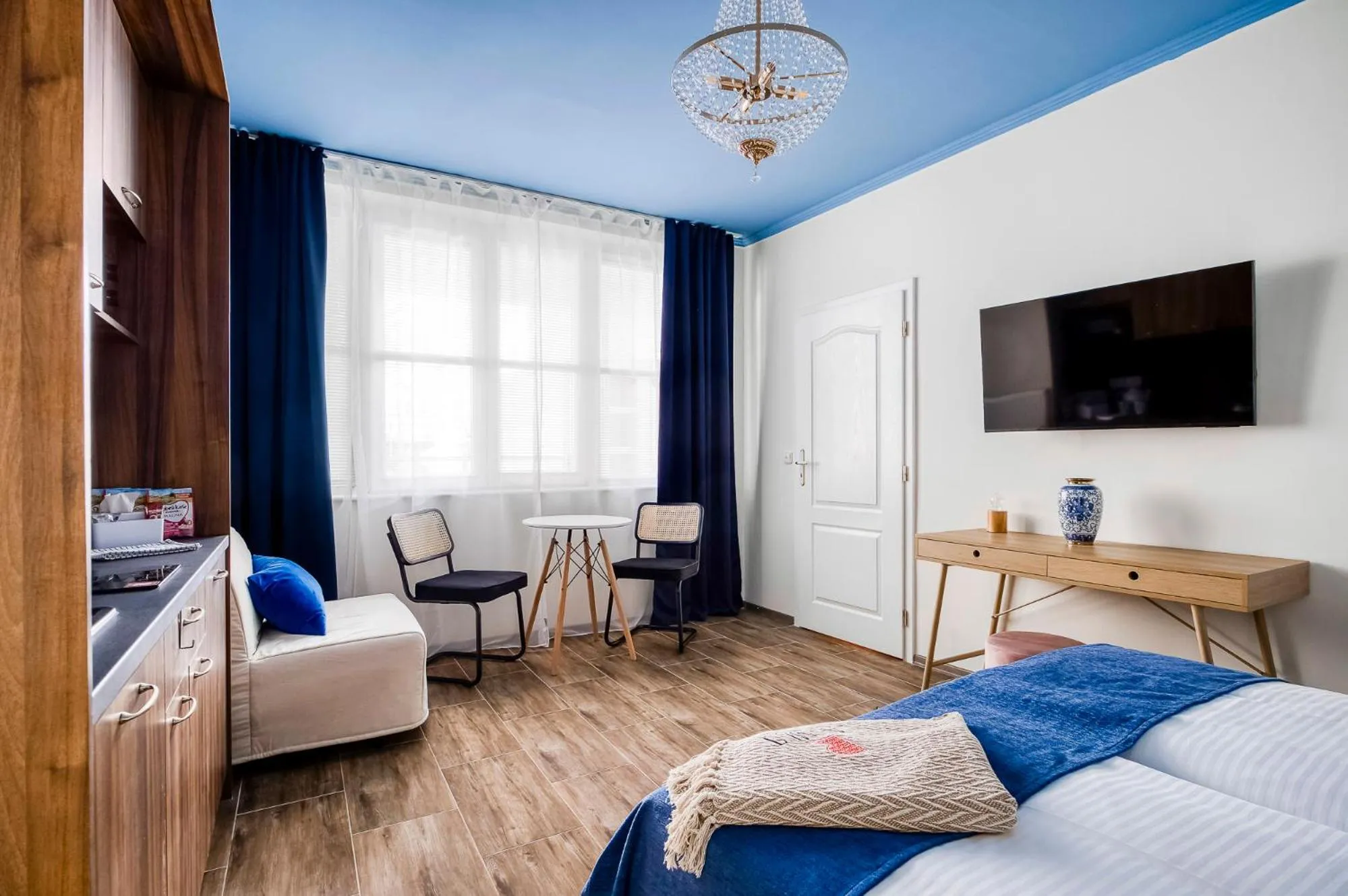 Photo of the whole room, Bed in Anmut by Revelton