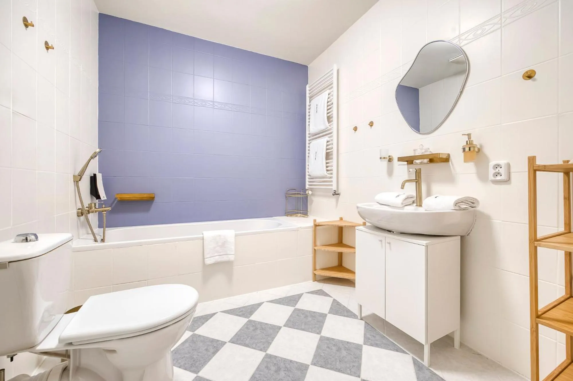 Toilet in Anmut by Revelton