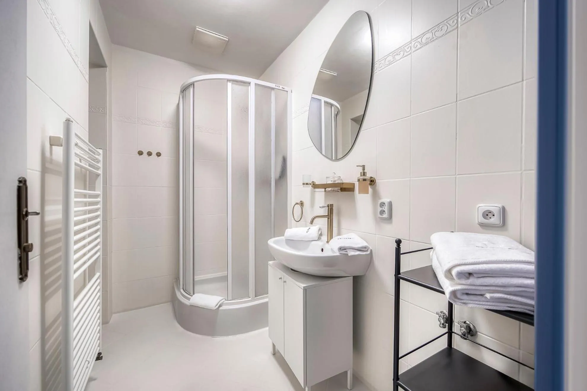 Shower, Bed in Anmut by Revelton