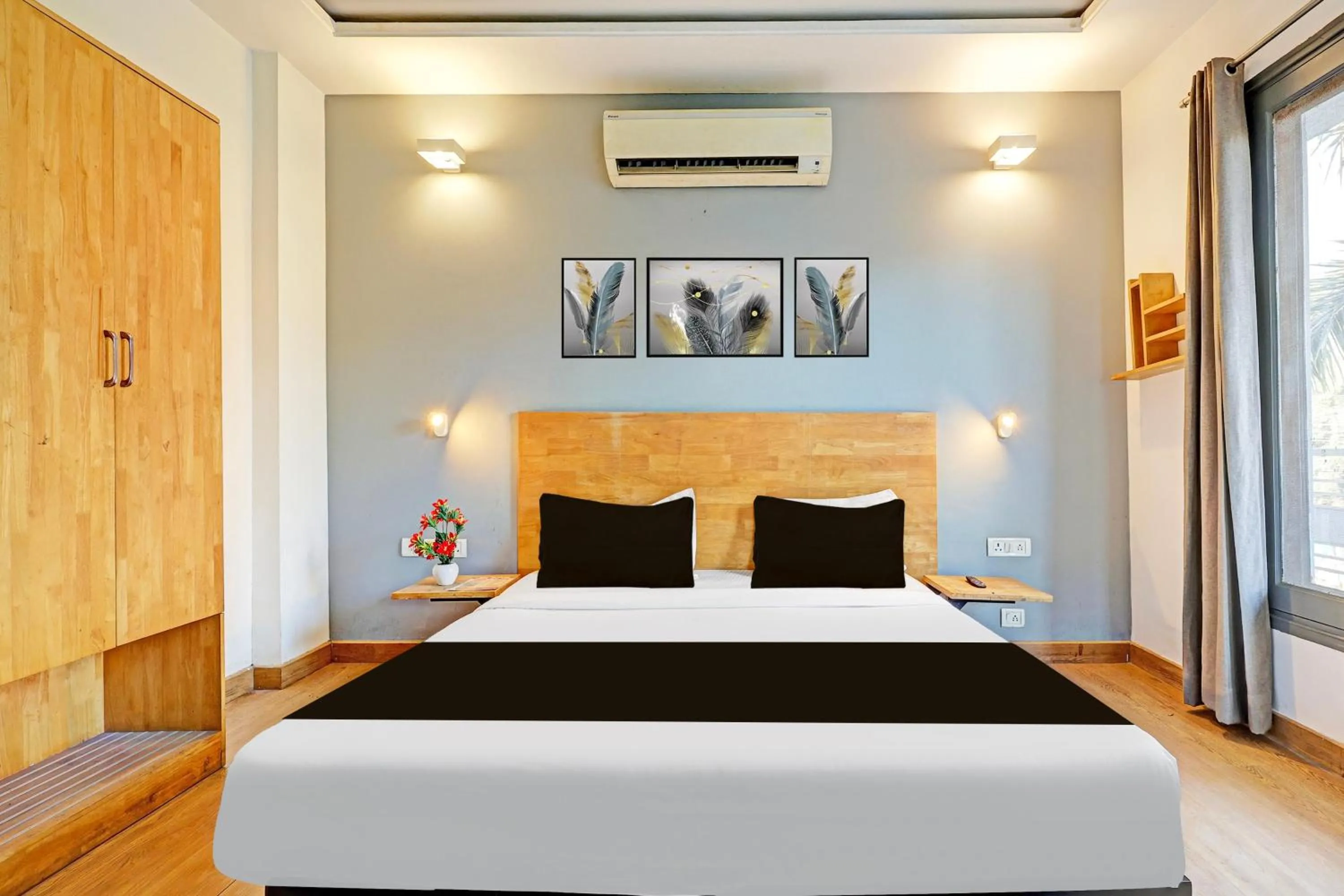 Bedroom, Bed in Super Townhouse Sector 49 Sohna Road