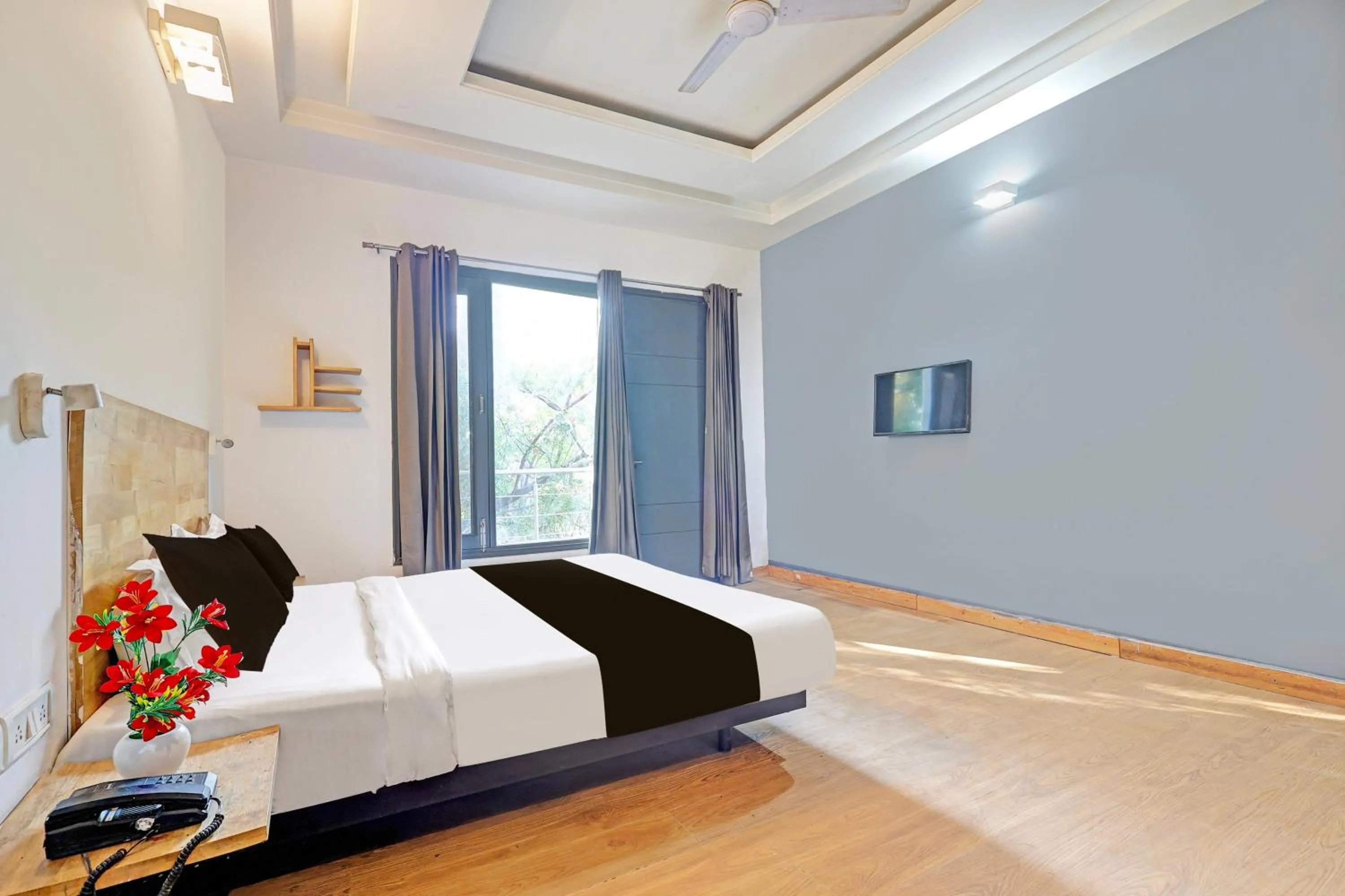 Bedroom, Bed in Super Townhouse Sector 49 Sohna Road