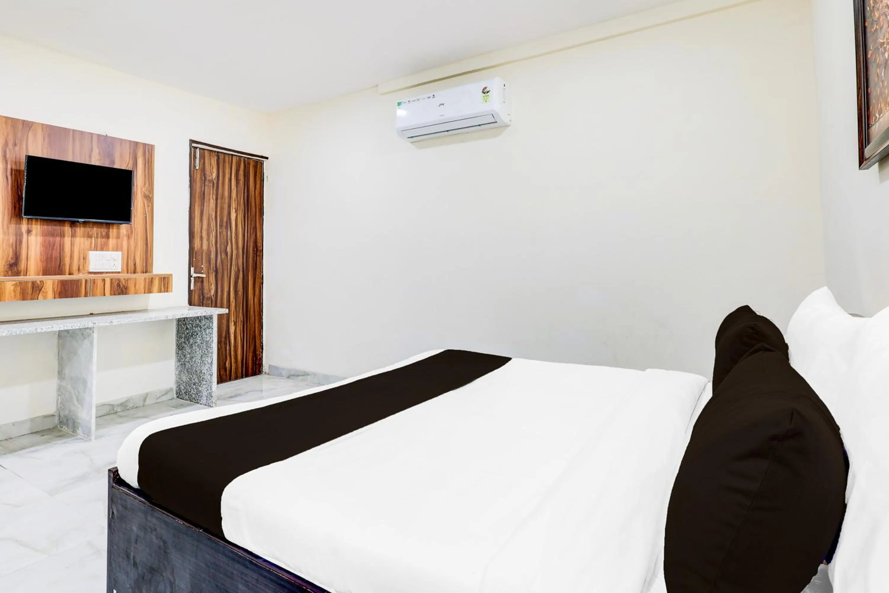 Bedroom, Bed in Super Hotel O Sector 25 Near Iskcon Temple Formerly Hotel Amazing House