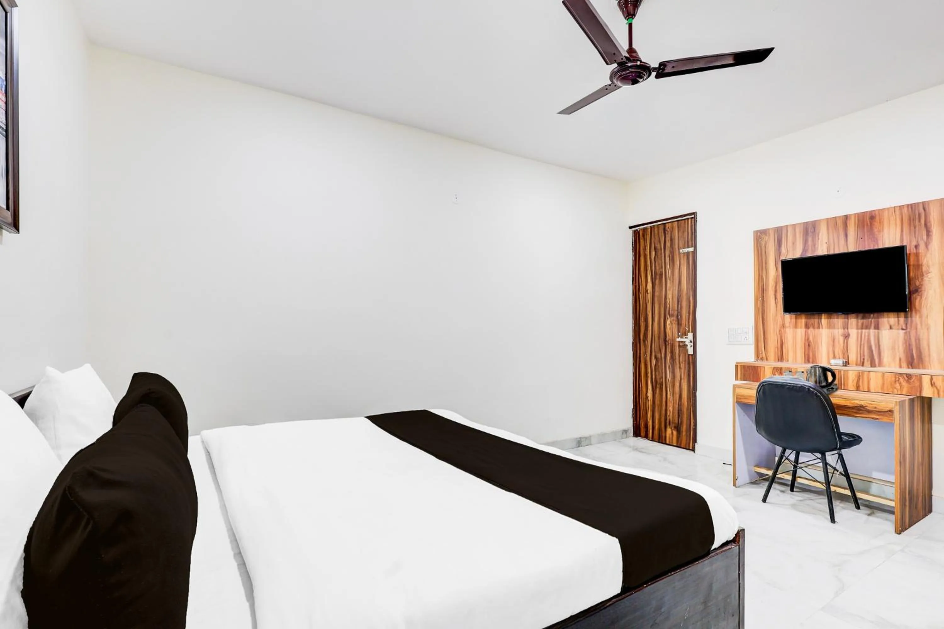 Bedroom, Bed in Super Hotel O Sector 25 Near Iskcon Temple Formerly Hotel Amazing House