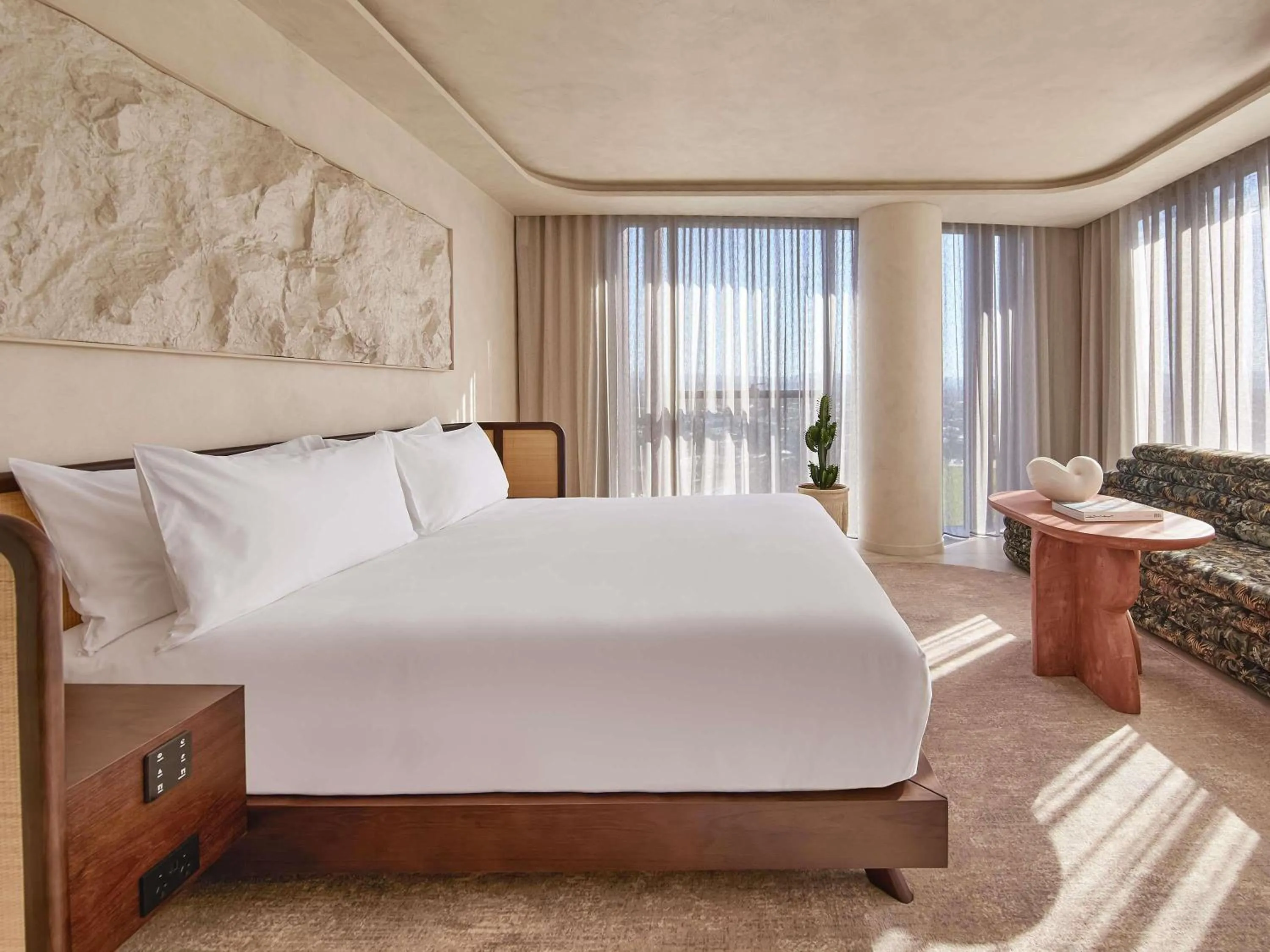 Bedroom, Bed in Mondrian Gold Coast