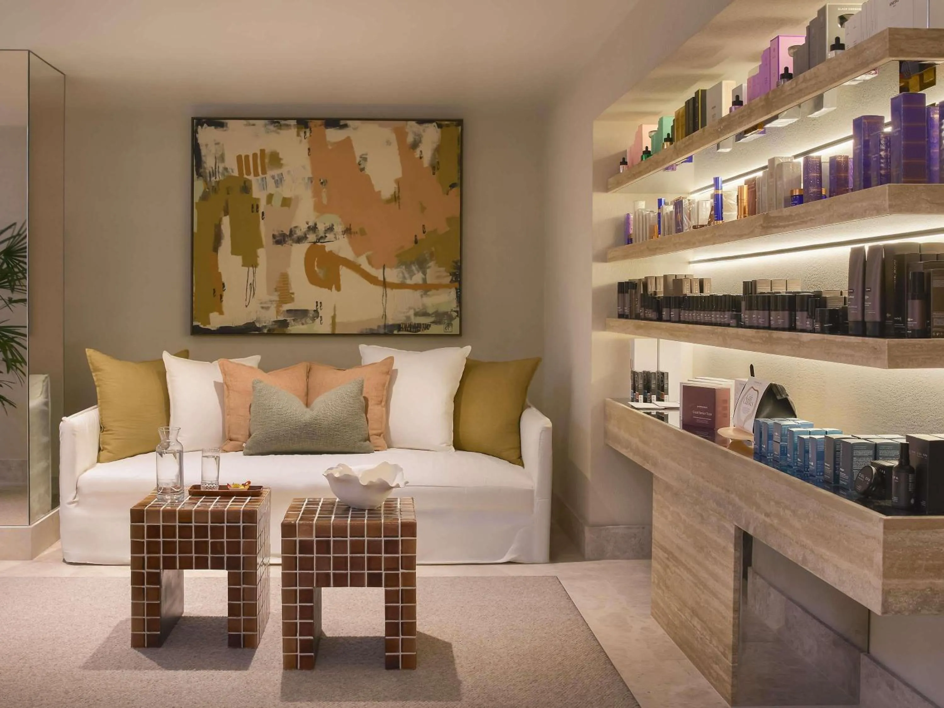 Spa and wellness centre/facilities, Bed in Mondrian Gold Coast