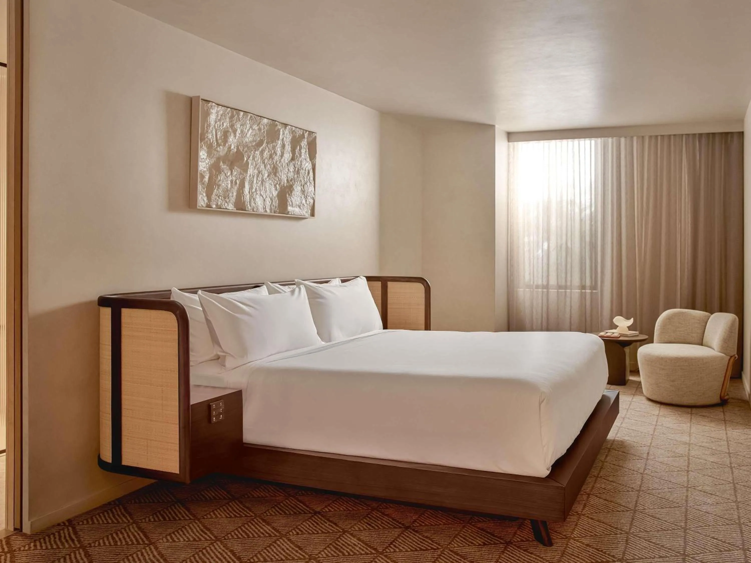 Bedroom, Bed in Mondrian Gold Coast