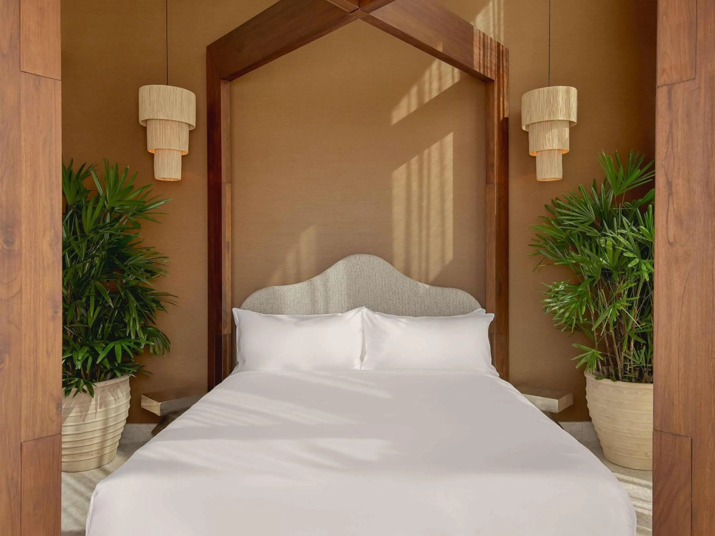 Bedroom, Bed in Mondrian Gold Coast