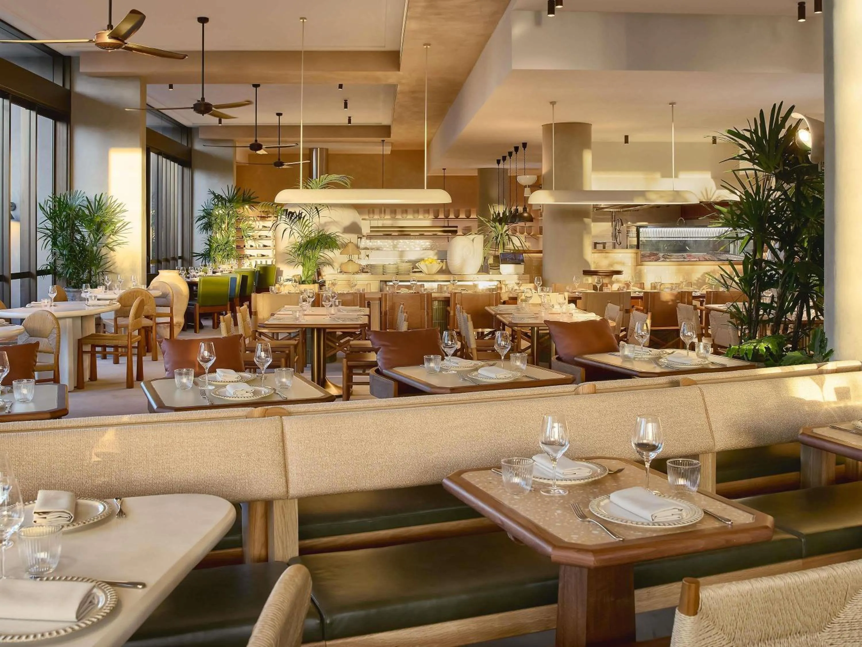 Restaurant/places to eat in Mondrian Gold Coast