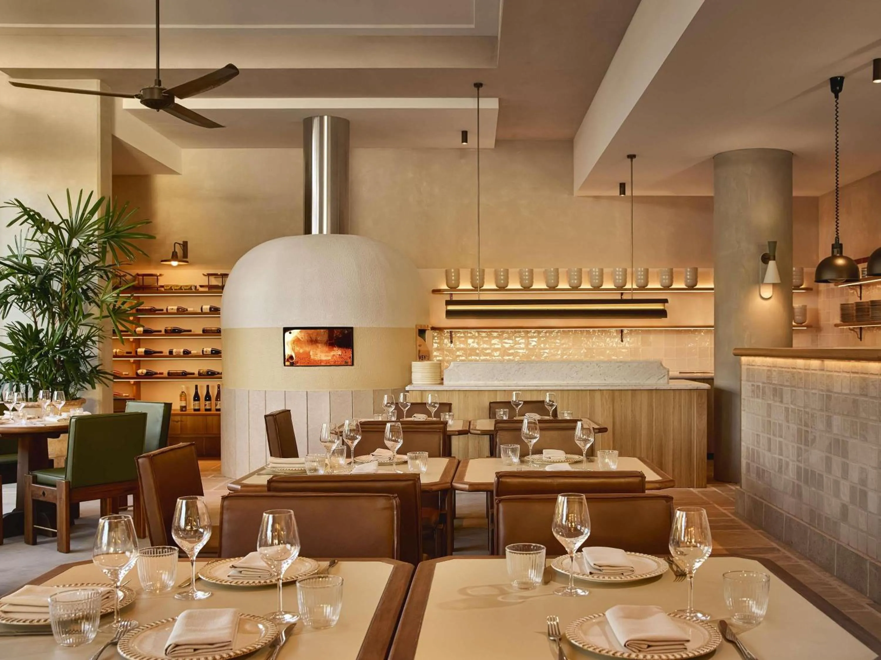 Property building in Mondrian Gold Coast