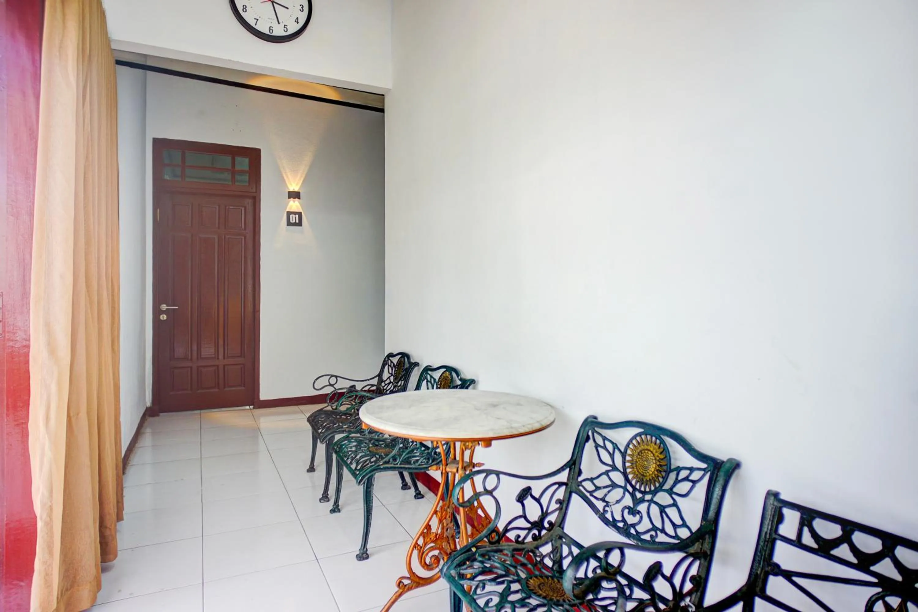 Seating area in Hotel O Krakatau Near Universitas Muhammadiya Sumatra Utara ( UMSU )