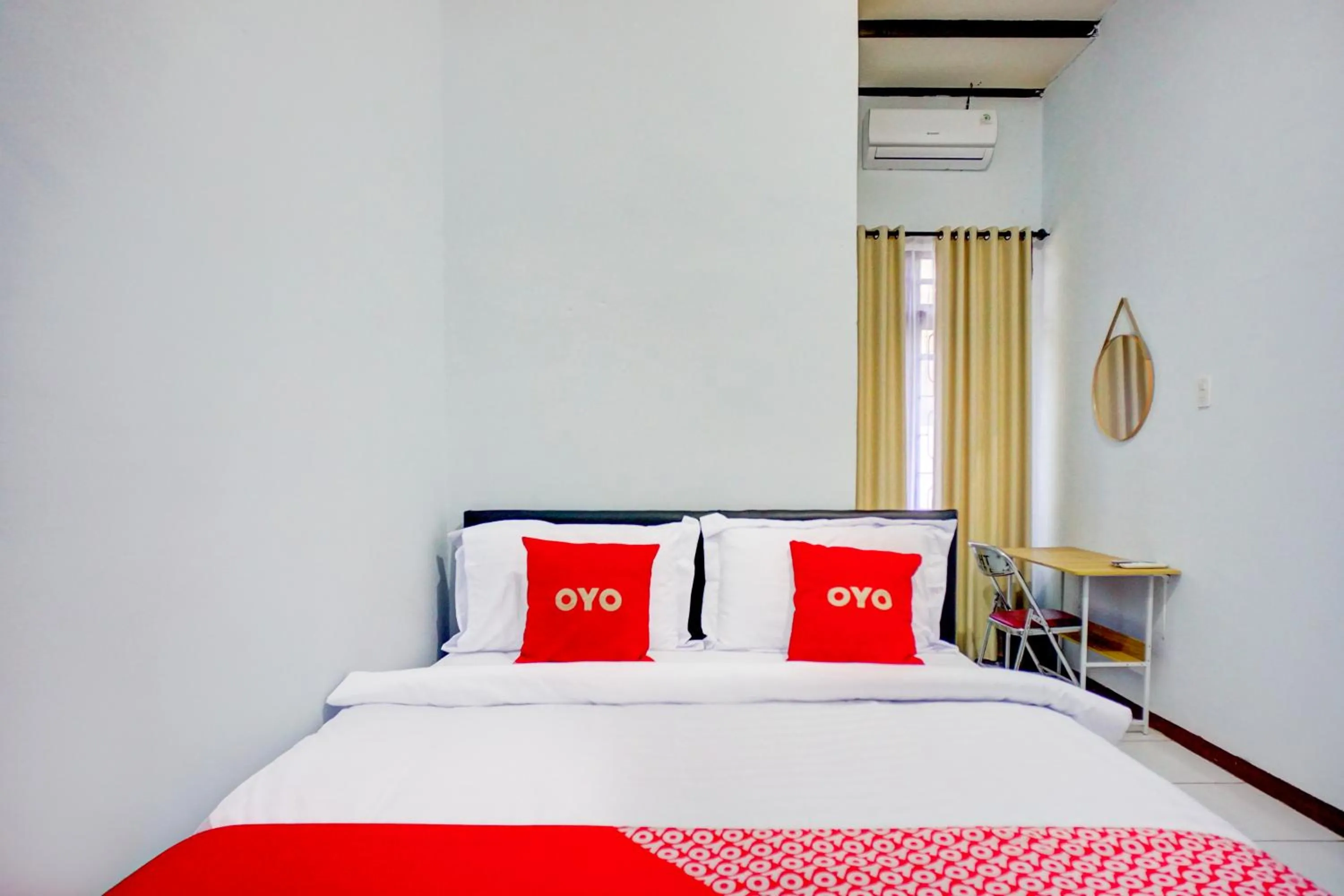 Bedroom, Bed in Hotel O Krakatau Near Universitas Muhammadiya Sumatra Utara ( UMSU )