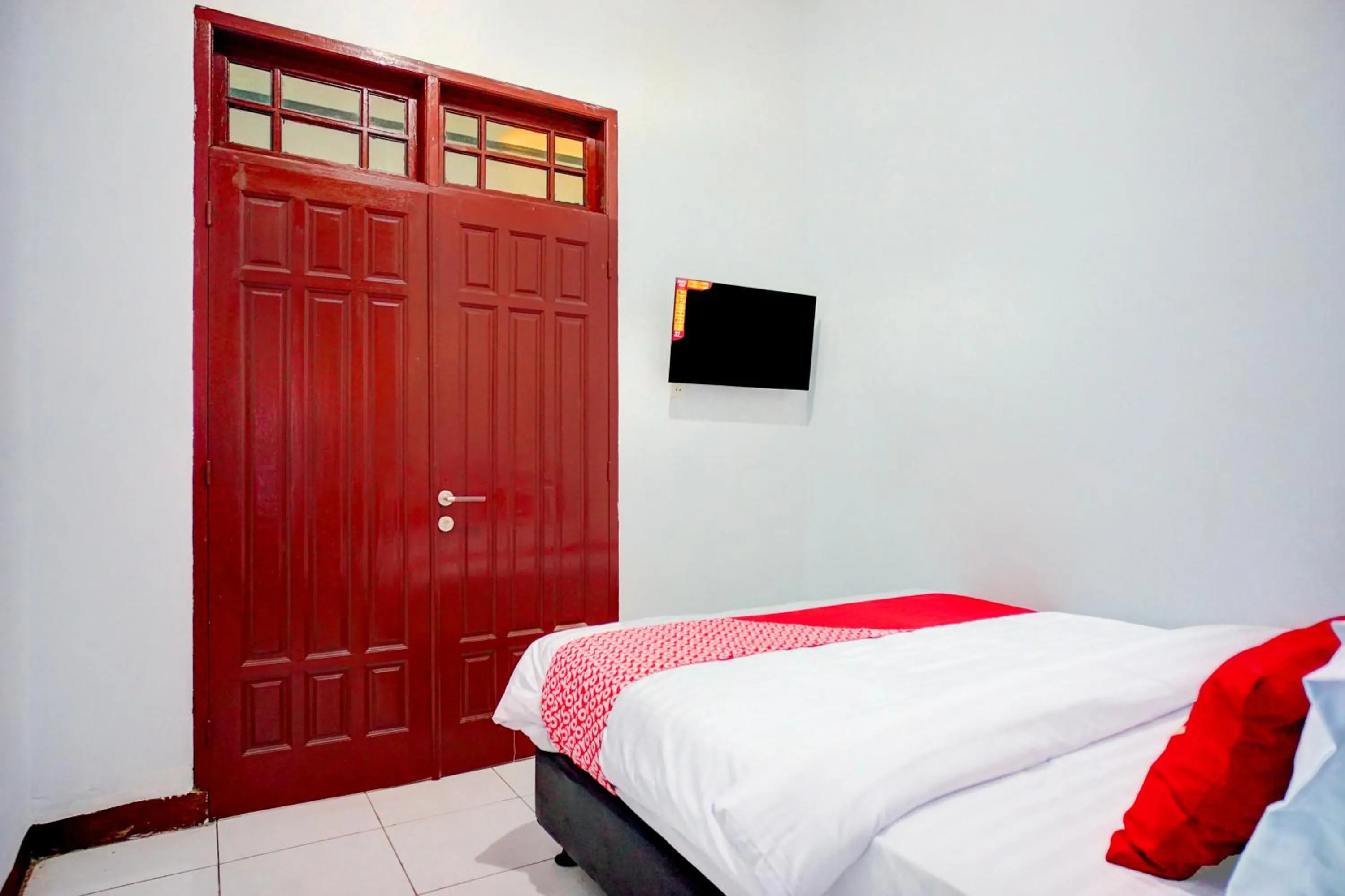 Bedroom, Bed in Hotel O Krakatau Near Universitas Muhammadiya Sumatra Utara ( UMSU )