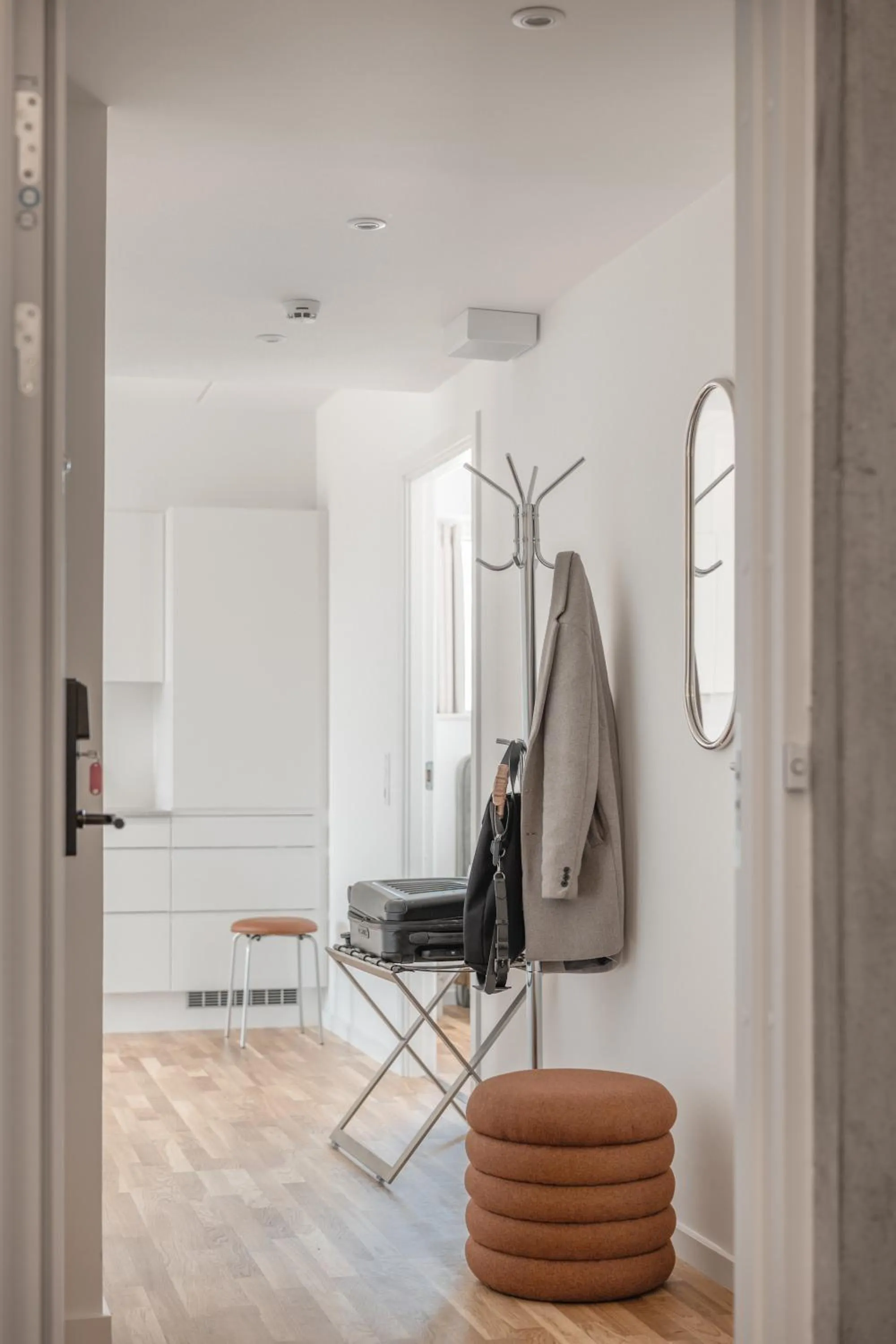 Facade/entrance in Clover House by Daniel&Jacob's