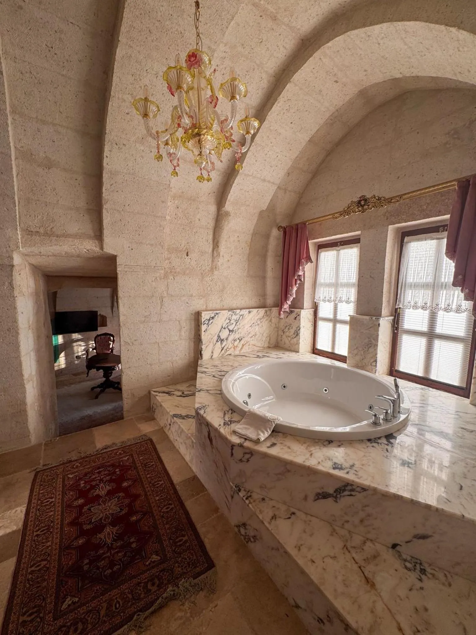 Elika Cave Suites & Spa